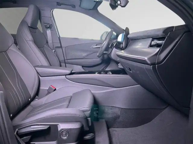 Audi Q3 view 9