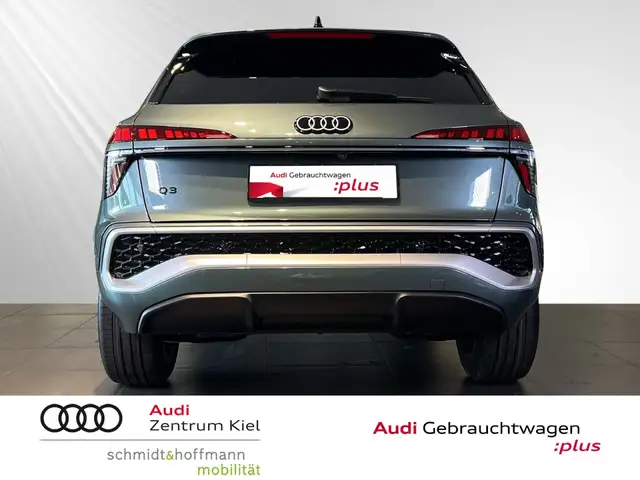 Audi Q3 view 5