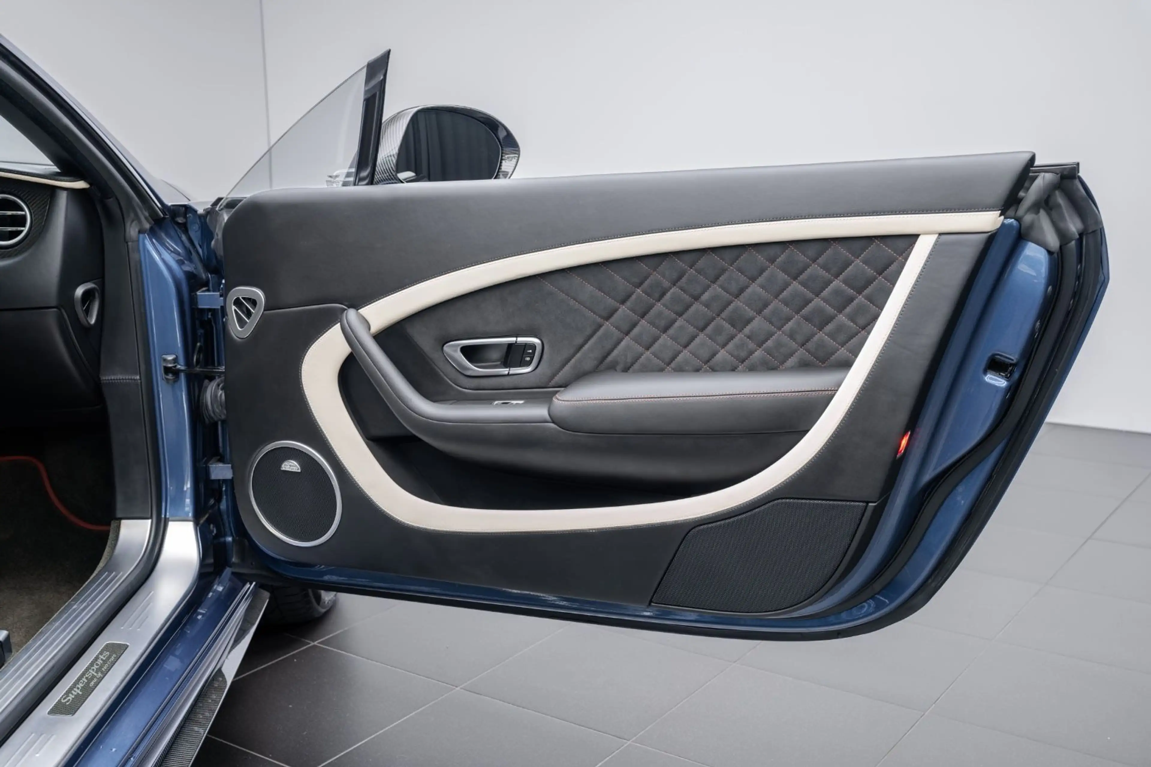 Bentley Continental Supersports — photo 14