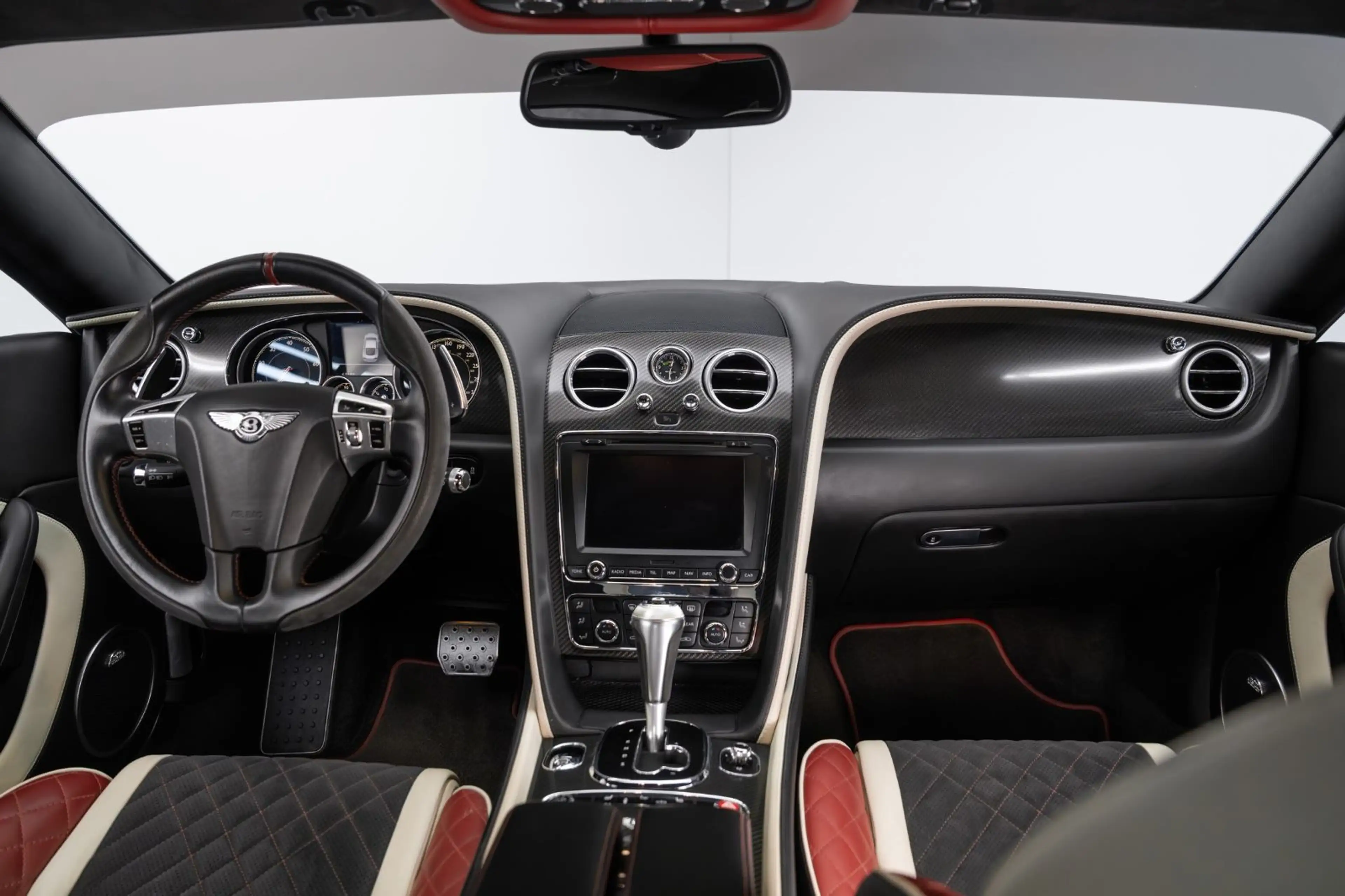 Bentley Continental Supersports — photo 15