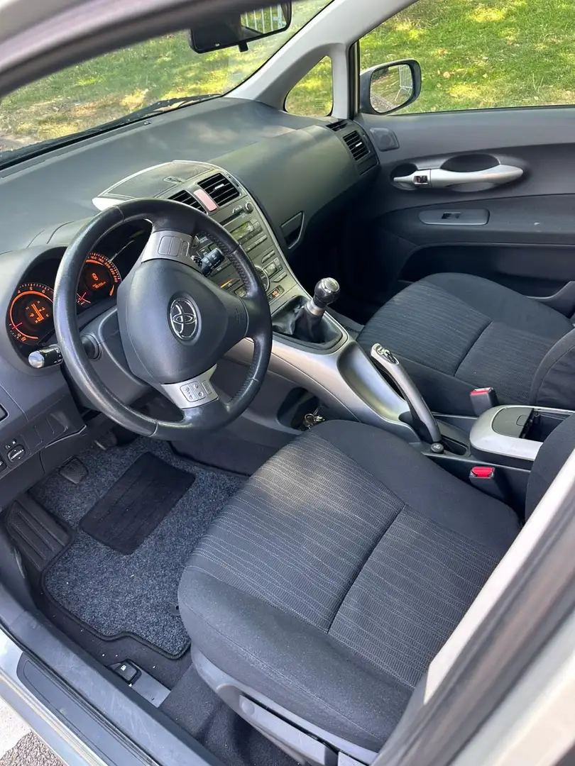 Toyota Auris 1.6 VVT-i Luna cruis control - 2