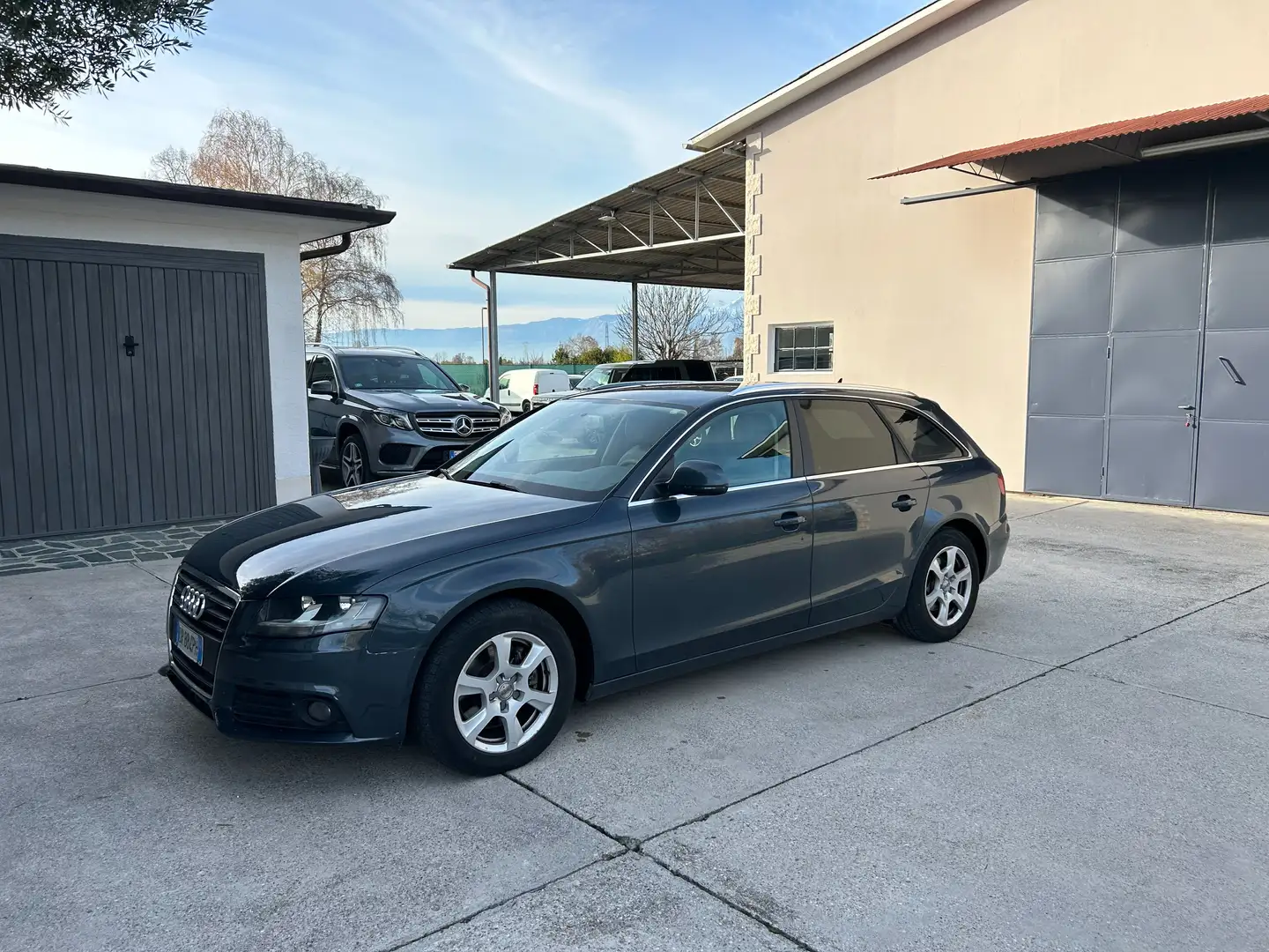 Audi A4 Avant 2.0 tdi 143cv Grijs - 1