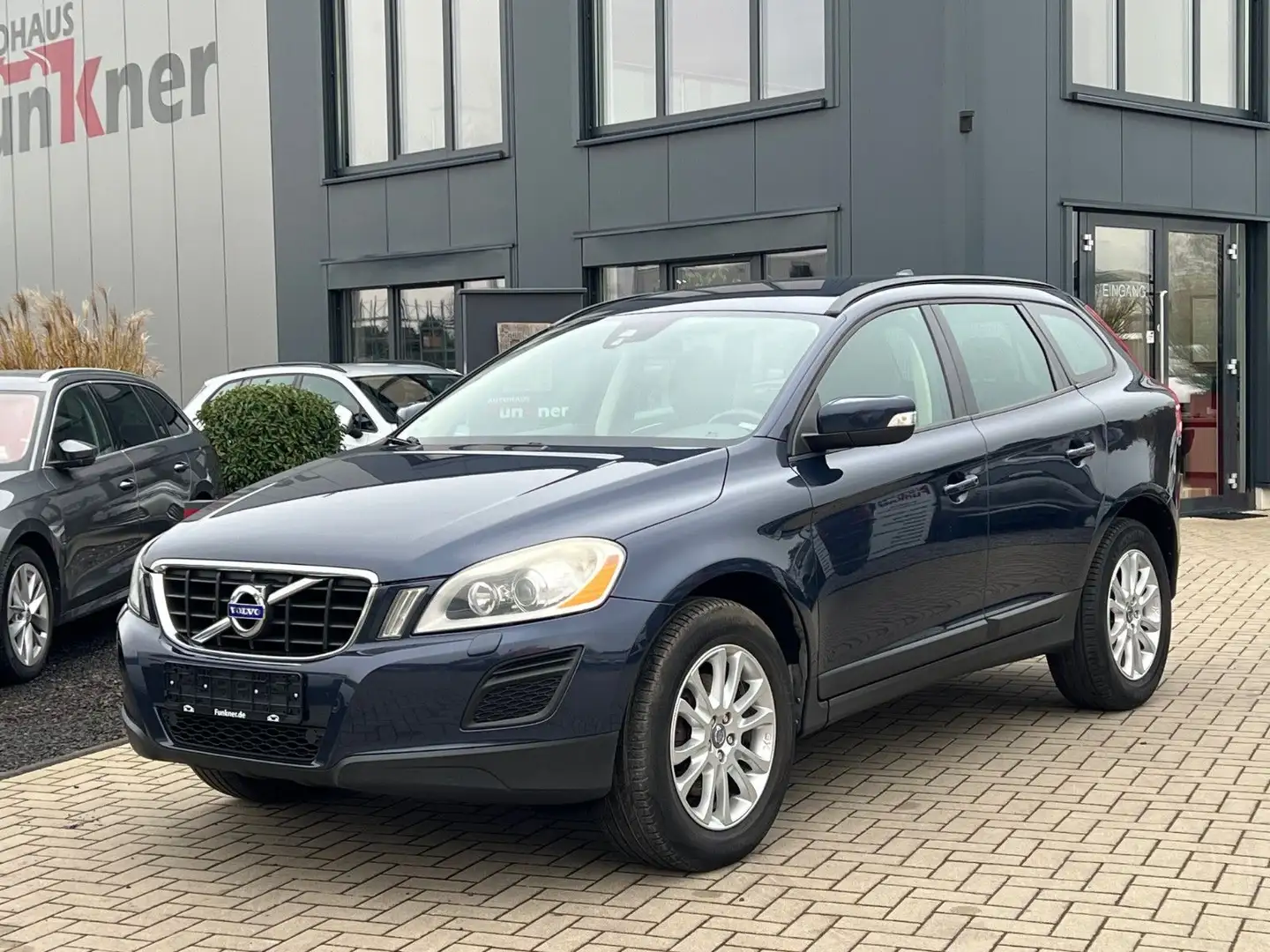 Volvo XC60 2WD Blau - 1