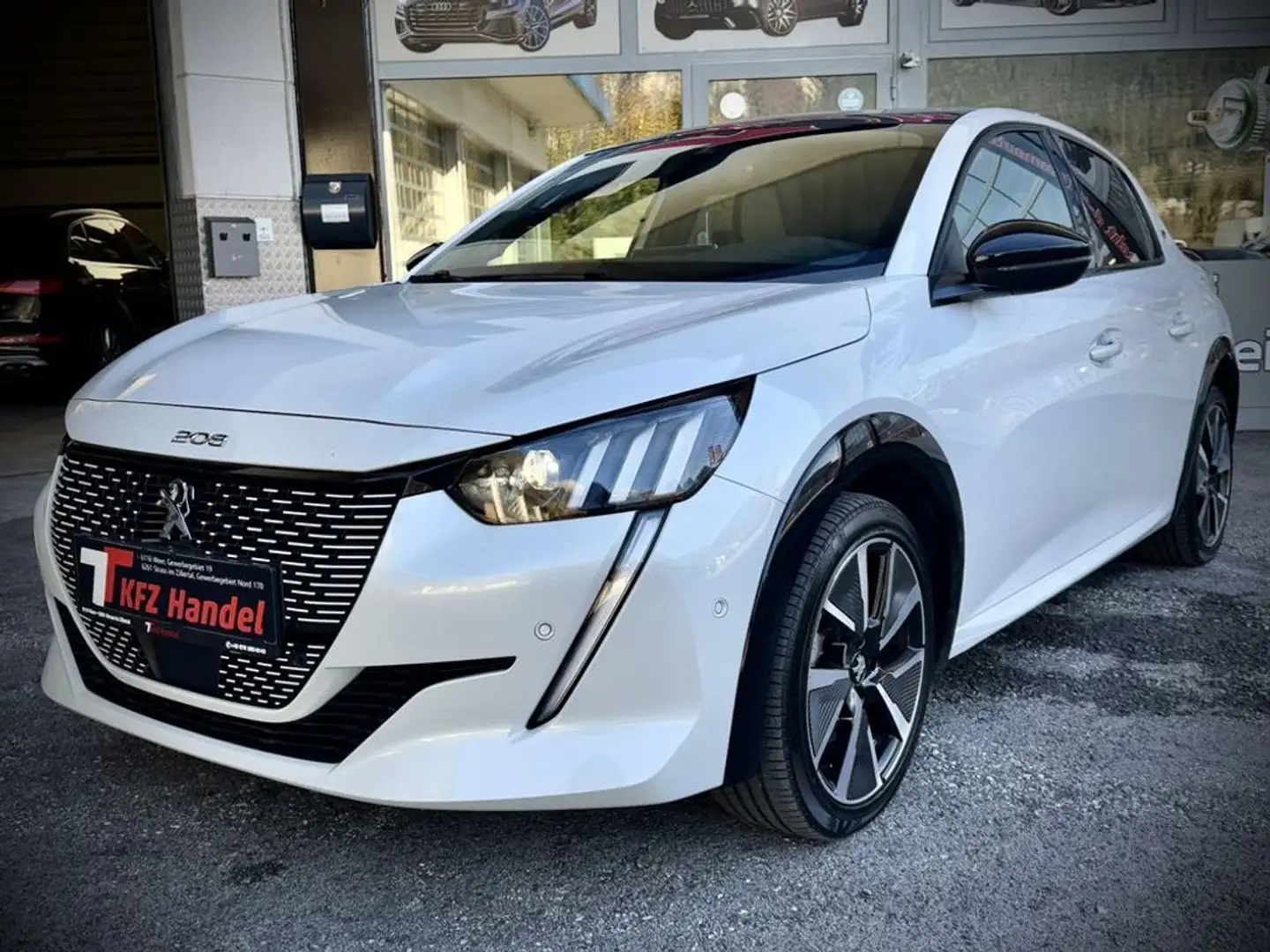 Peugeot 208 e GT Pack Weiß - 2