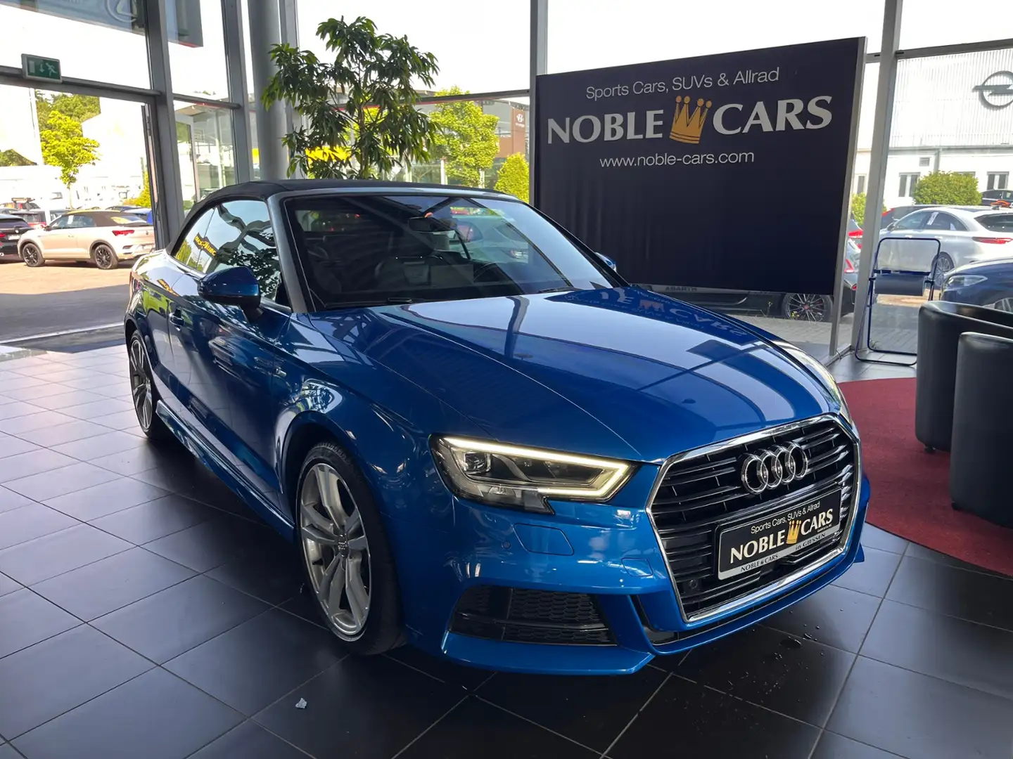 Audi A3 Cabriolet S-Line AHK LED NAVI Blau - 1