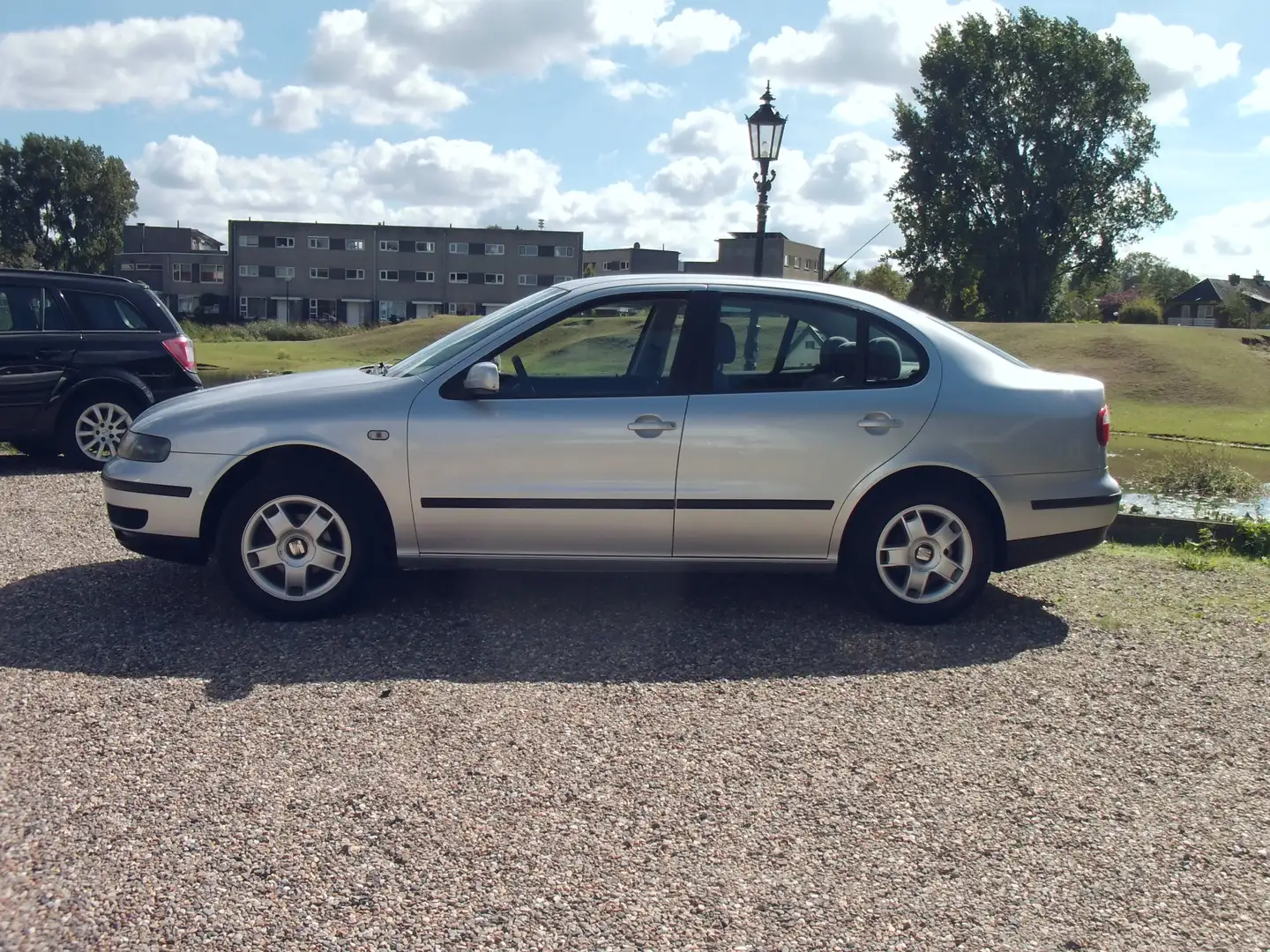 SEAT Toledo 1.6-16V Stella - Airco Grau - 2