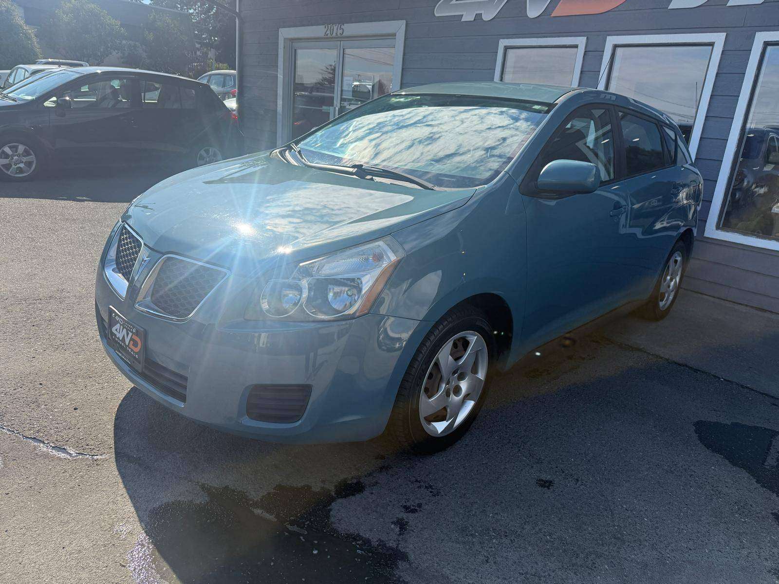 2009 Pontiac Vibe Hatchback Front-Wheel Drive Automatic