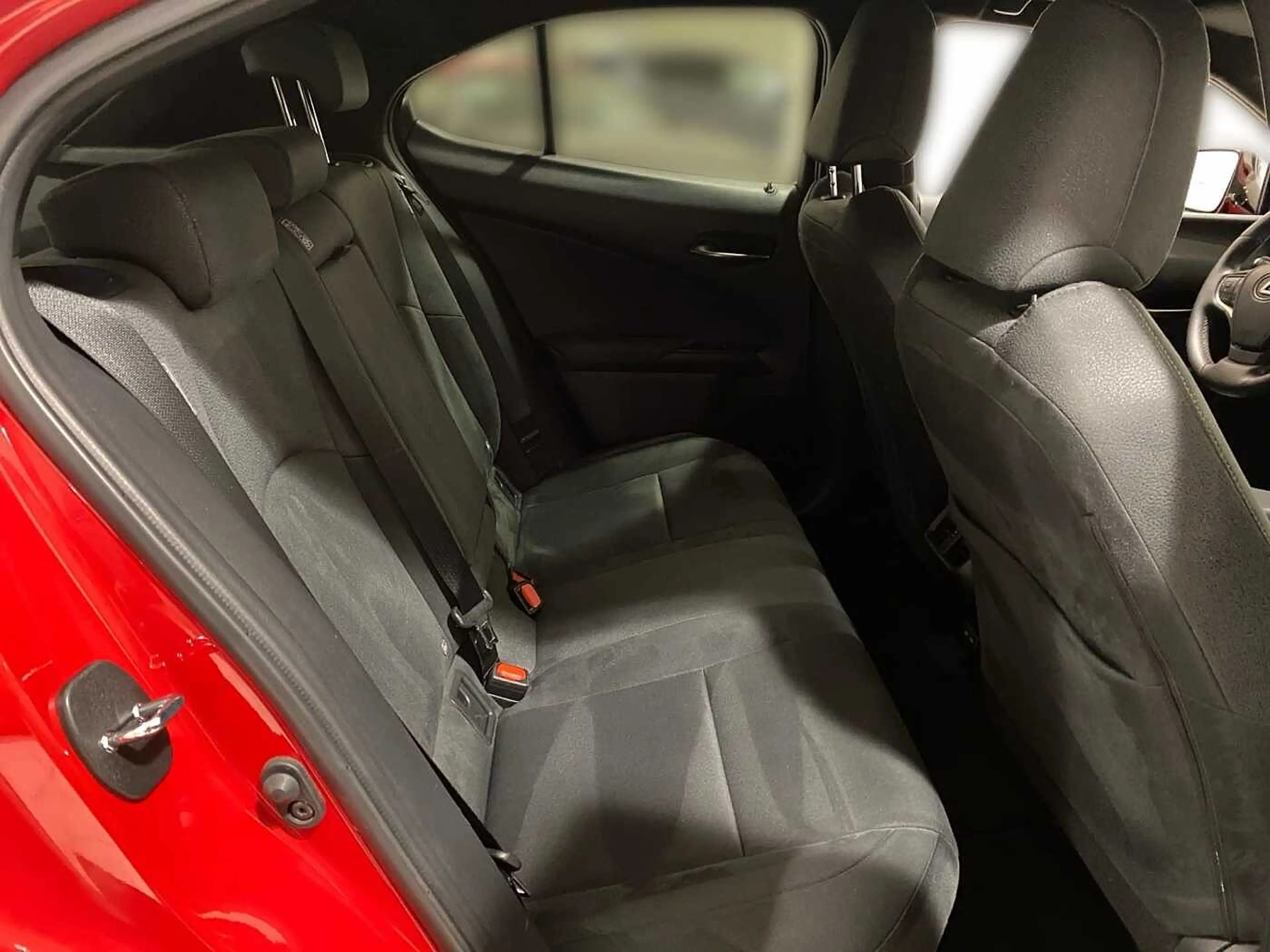 Lexus UX 250h Style Edition KAMERA SHZ — photo 15