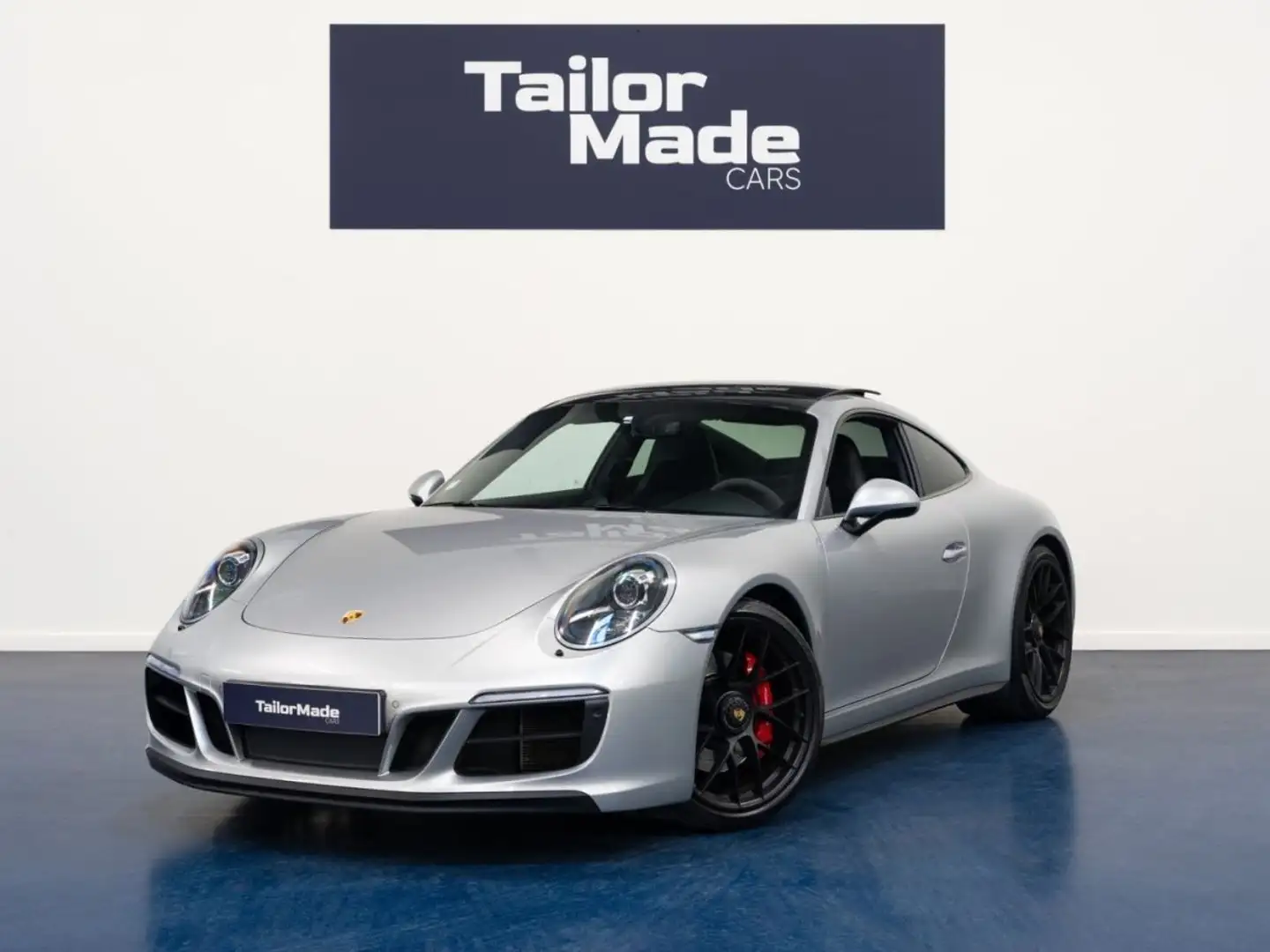 Porsche 911 Carrera GTS - 1