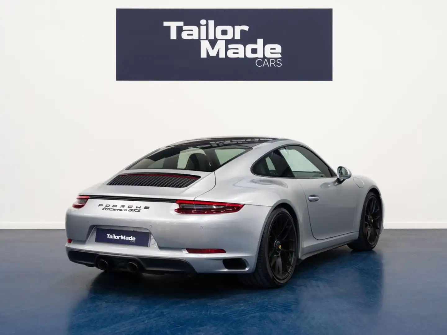 Porsche 911 Carrera GTS - 2