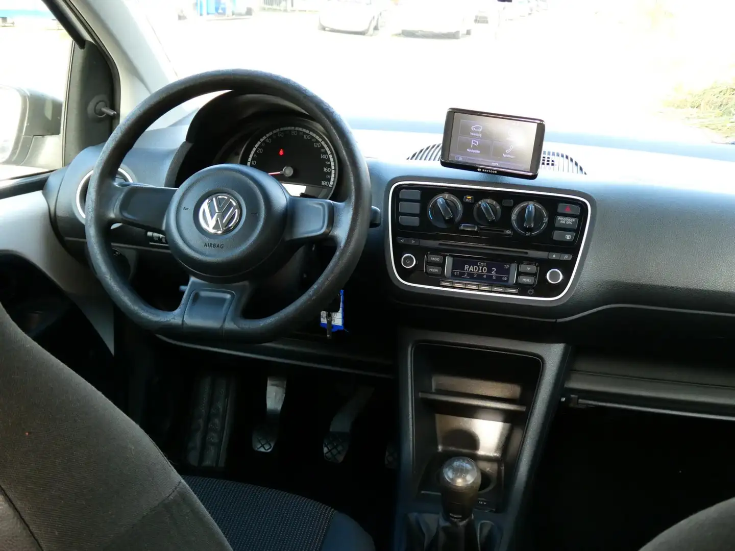 Volkswagen up! 1.0 take up! 2e eigenaar Airco Navi Zuinig A-Label Wit - 2