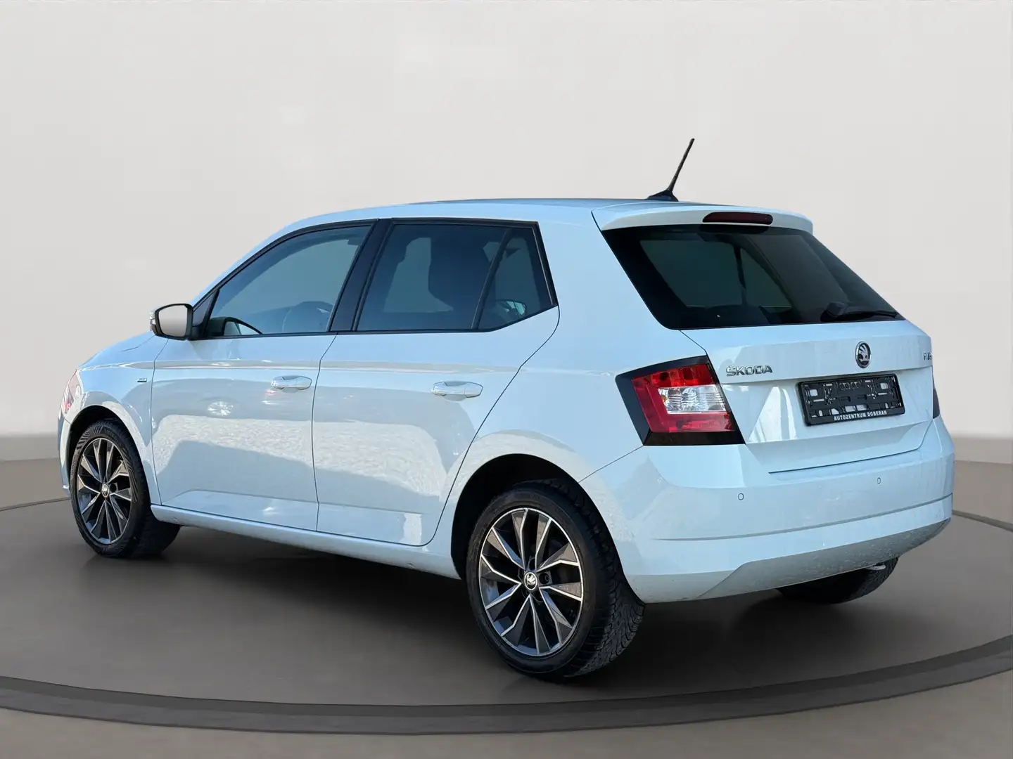 Skoda Fabia Drive LED DAB PDC Bluetooth Tempomat Sitzheizung Blanc - 2