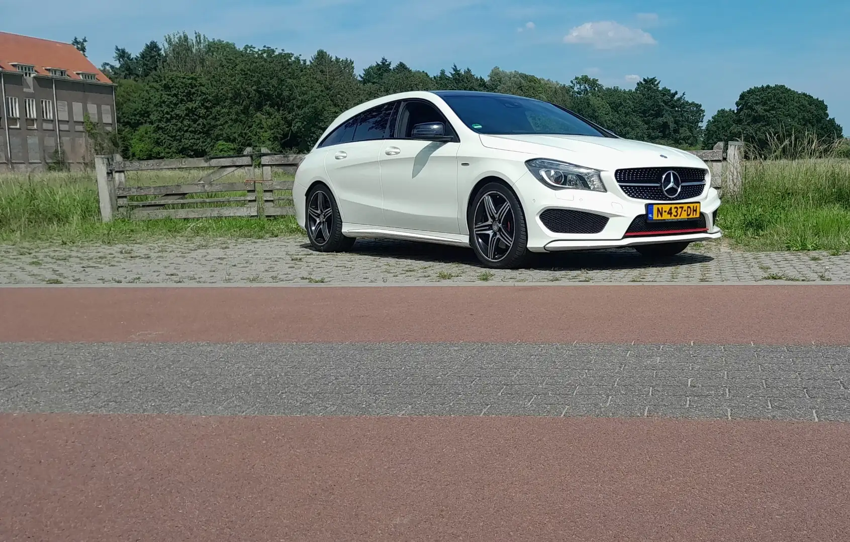 Mercedes-Benz CLA 250 Sport Edition Wit - 1