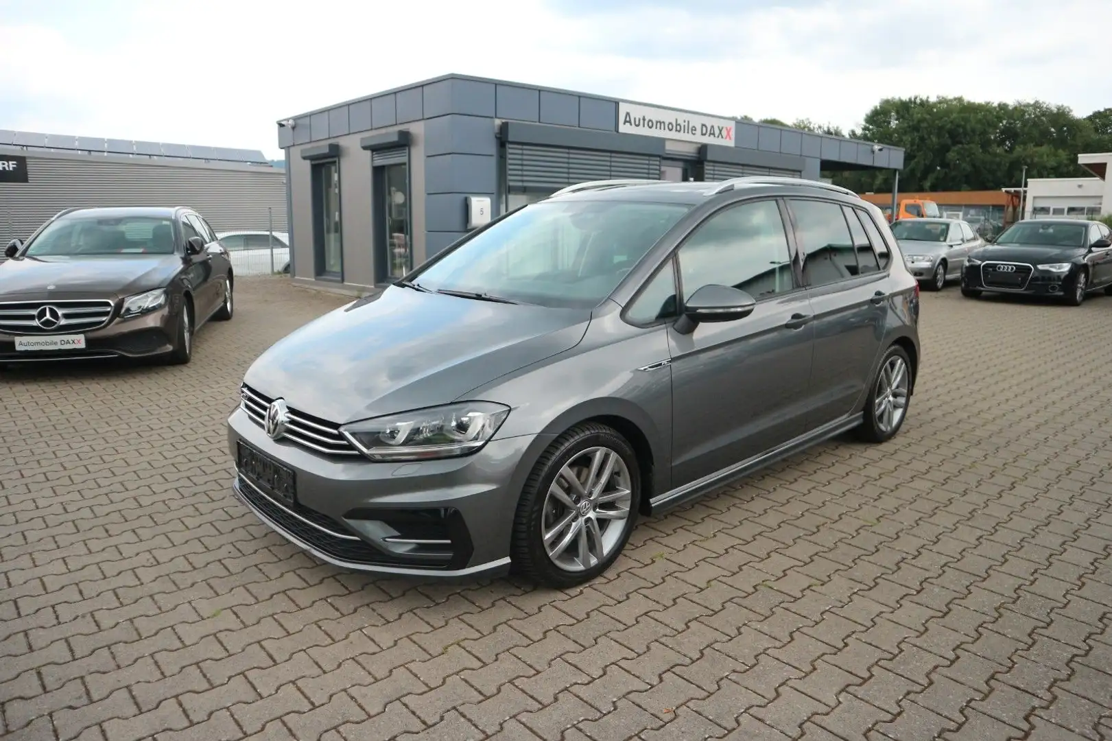 Volkswagen Golf Sportsvan Golf 1.4 TSI Sportsvan VII Comfortl. R-Line DSG Gris - 1