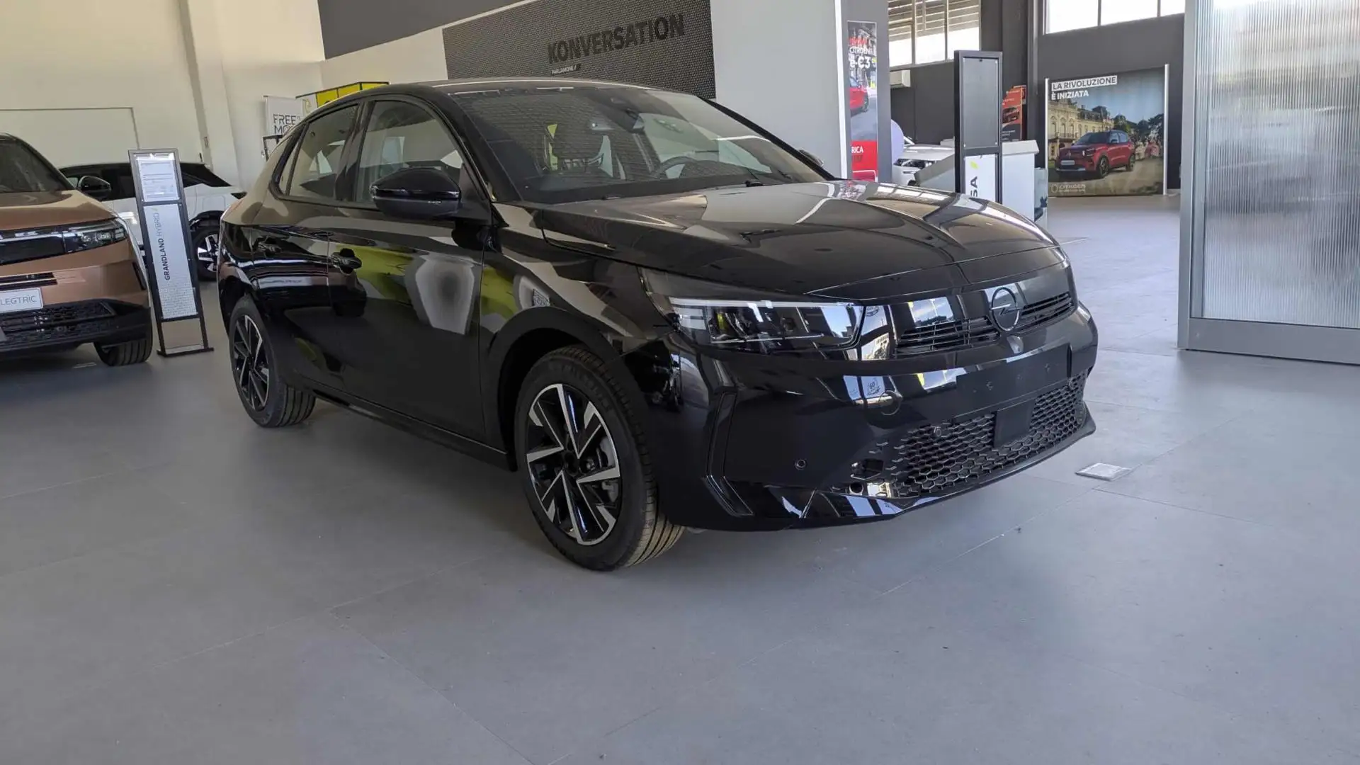 Opel Corsa Hybrid 110 CV aut. GS Schwarz - 1