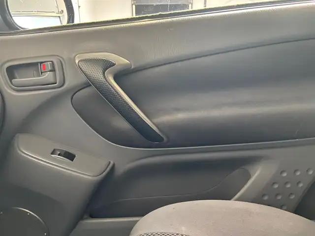 Toyota Rav4 view 7