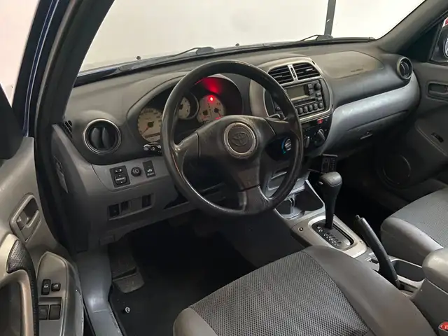 Toyota Rav4 view 3