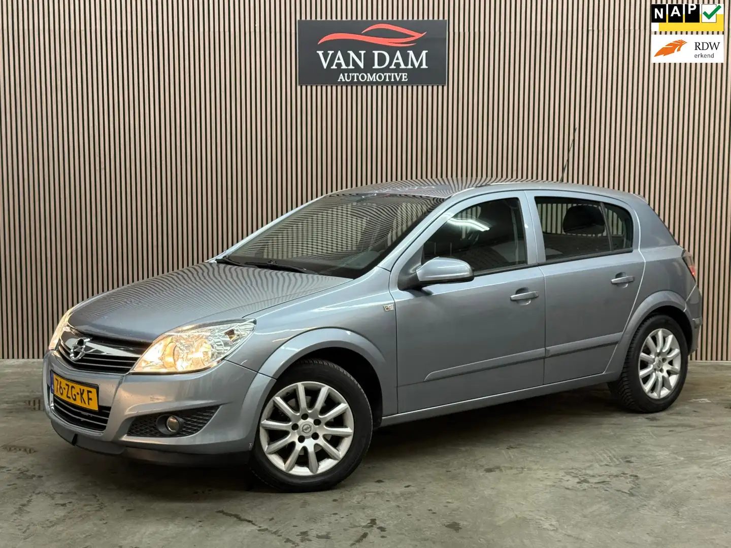 Opel Astra 1.6 Temptation 2008 NAP CRUISE AIRCO BLUETOOTH Gris - 1
