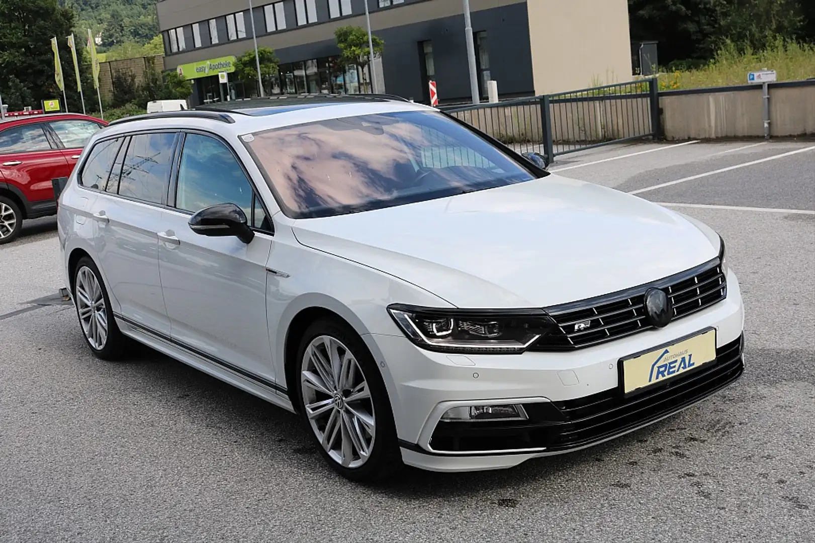 Volkswagen Passat Variant SCR R-Line TDI 4Motion DSG / Virtual / Pano Weiß - 2