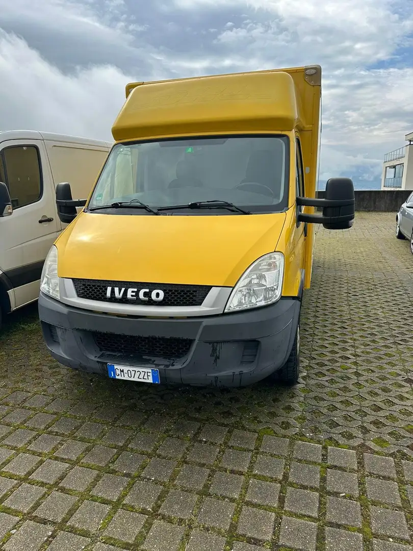 Iveco Daily Yellow - 1