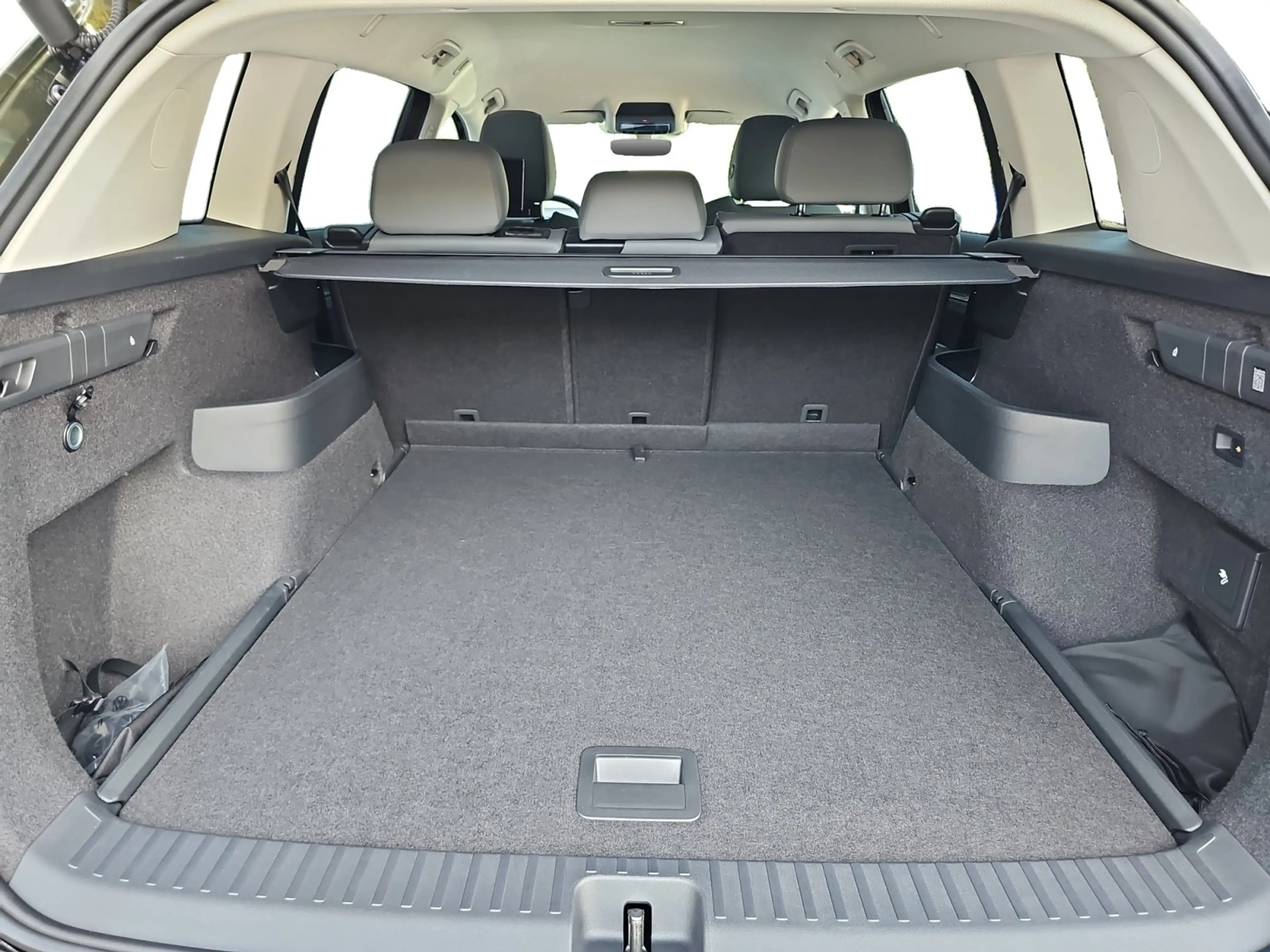 Skoda Peaq Selection 90 (91 kWh) AHK MATRIX 360° — photo 15