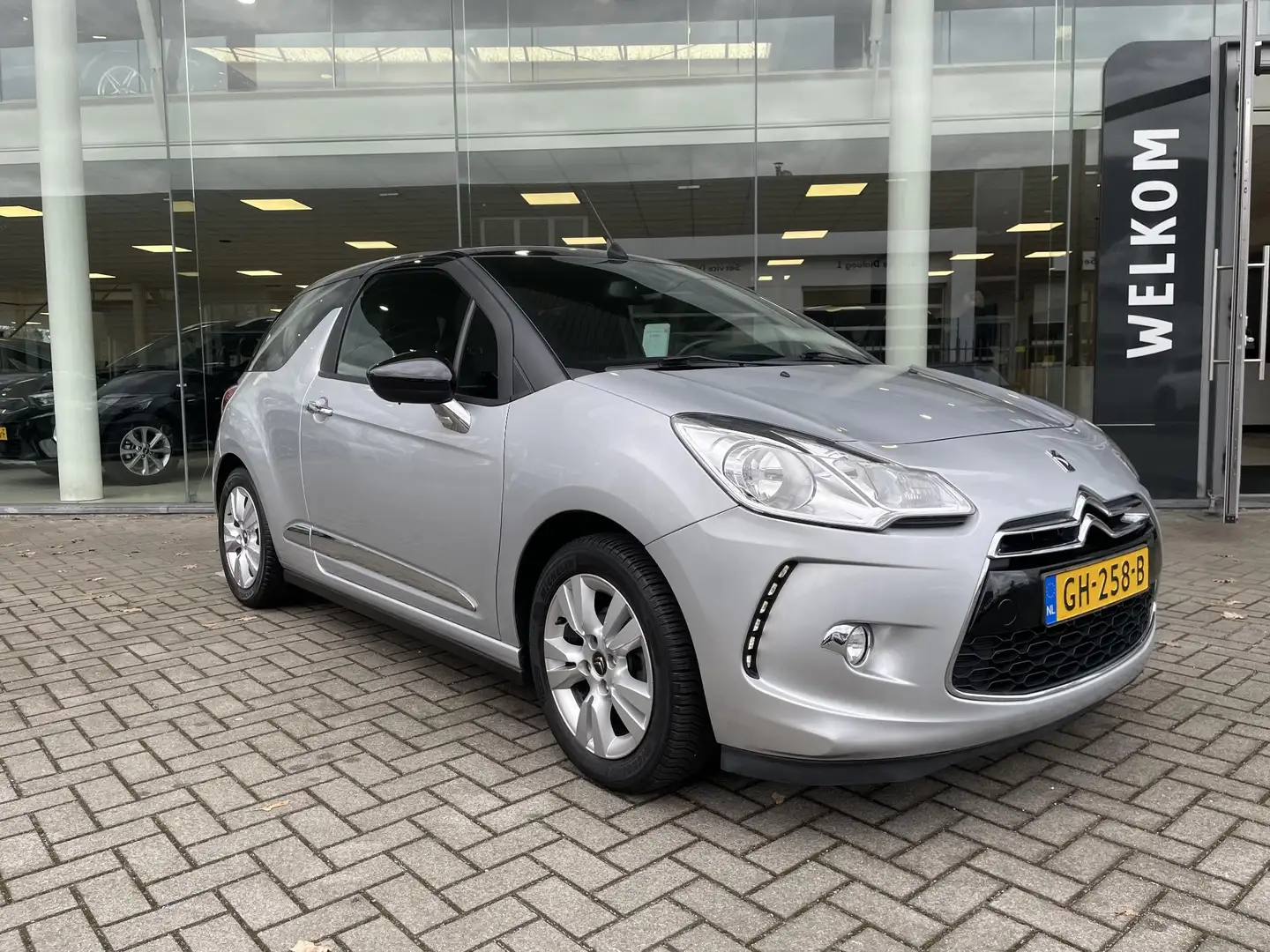 Citroen DS3 Cabrio 1.2 VTi So Chic Grigio - 2