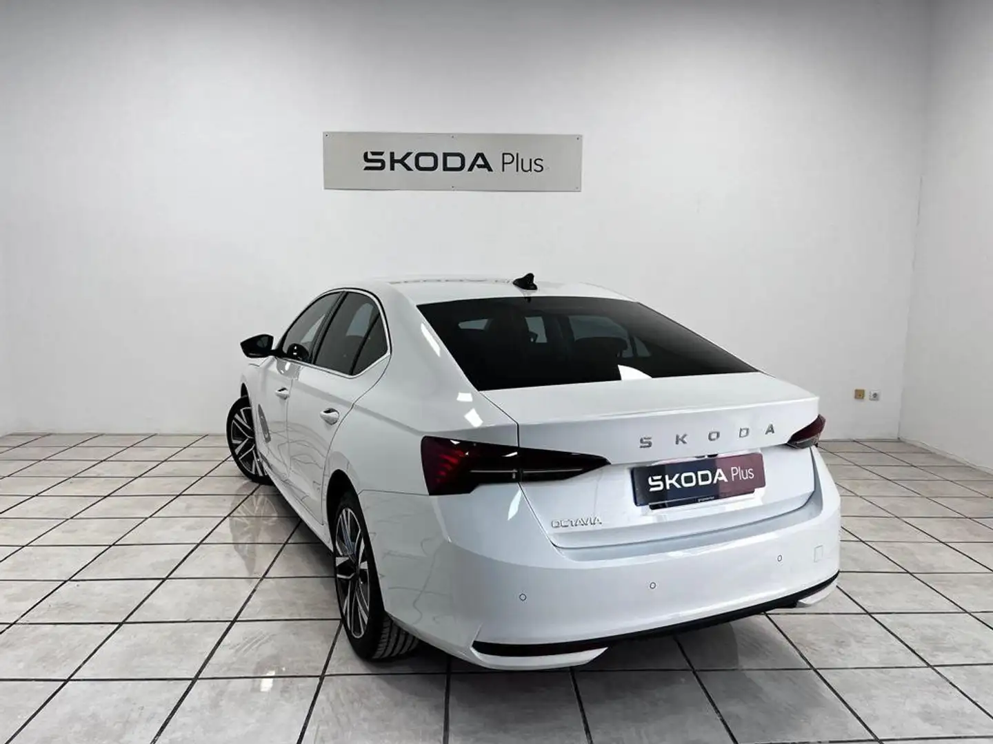 Skoda Octavia 2.0TDI Plus 85kW Blanco - 2