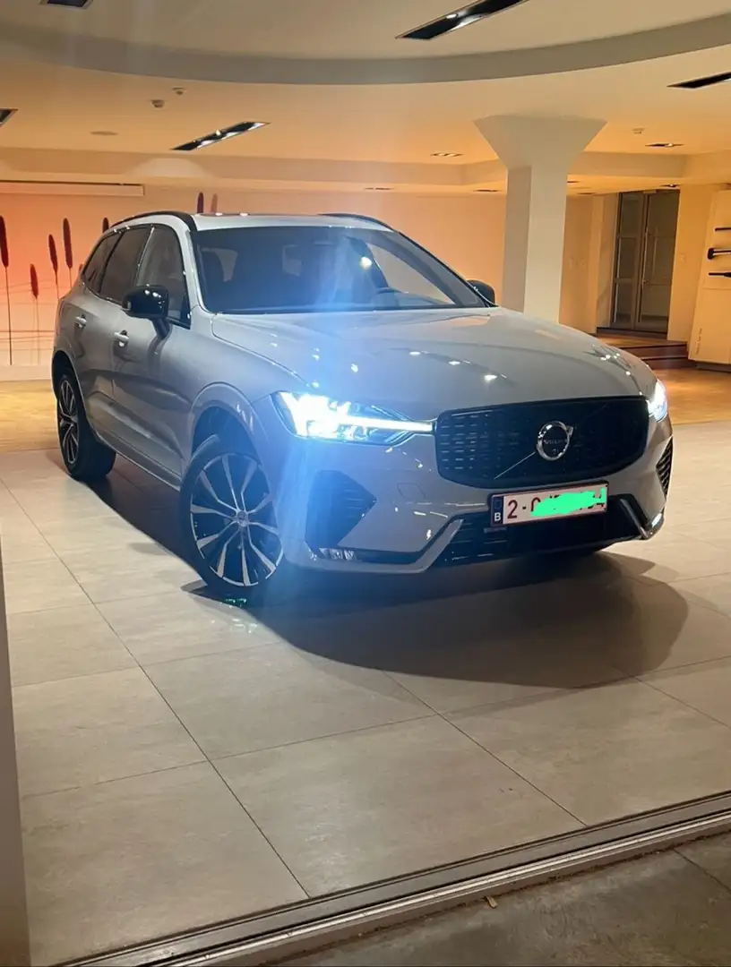 Volvo XC60 2.0 B5 MHEV AWD Plus Black Edition - 1