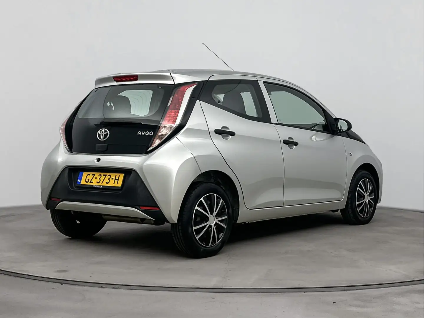Toyota Aygo 1.0 VVT-i x-now | NL-Auto | Airco | Bluetooth | Zilver - 2