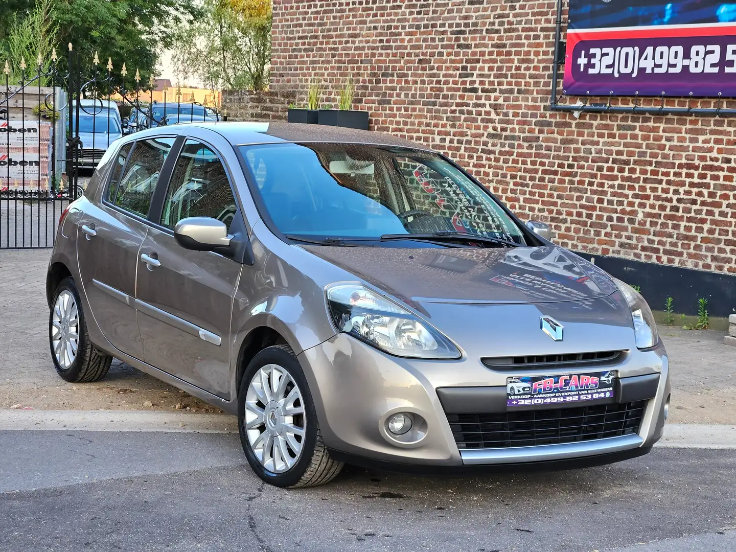 Renault Clio Renault Clio 2010 1.5dci 139dkm/airco/Navk Beige - 1