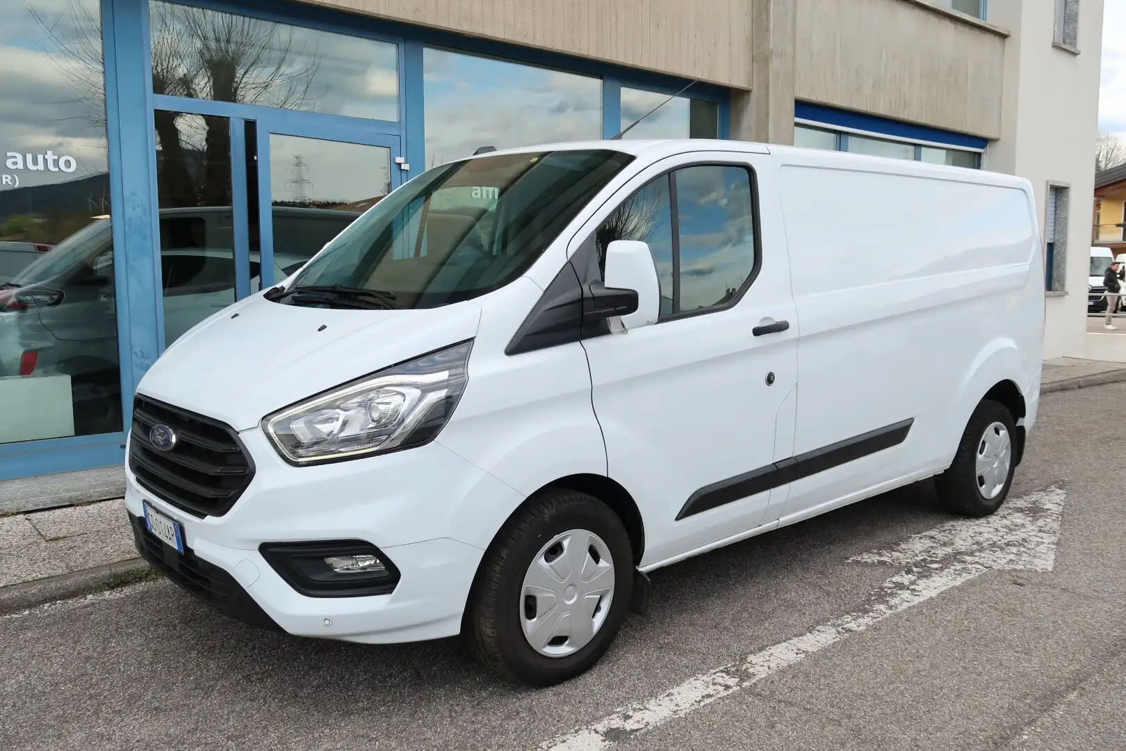 Ford Transit Custom 340 2.0 TDCi Van Trend L2 H1 Biały - 1