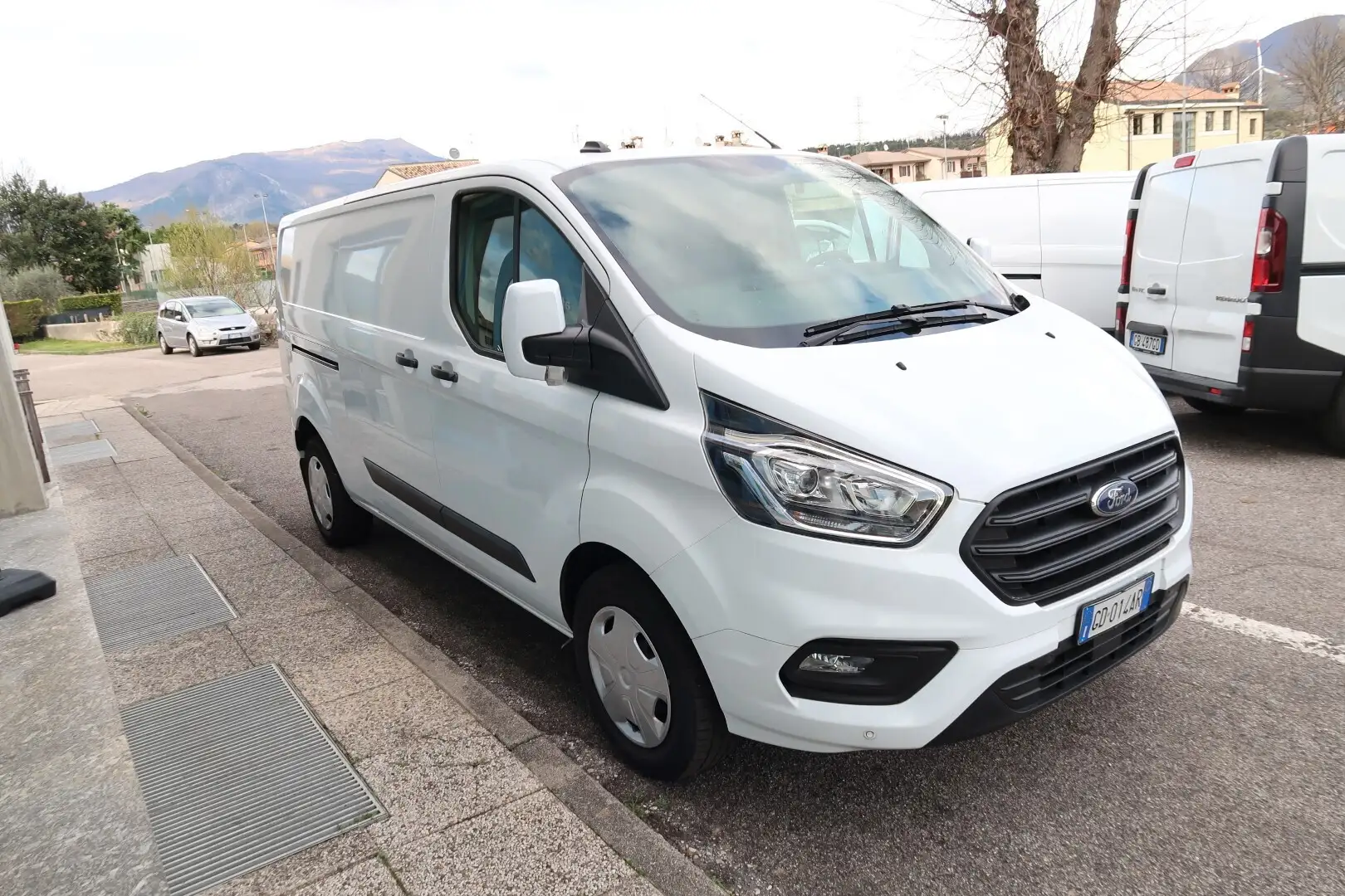 Ford Transit Custom 340 2.0 TDCi Van Trend L2 H1 Biały - 2