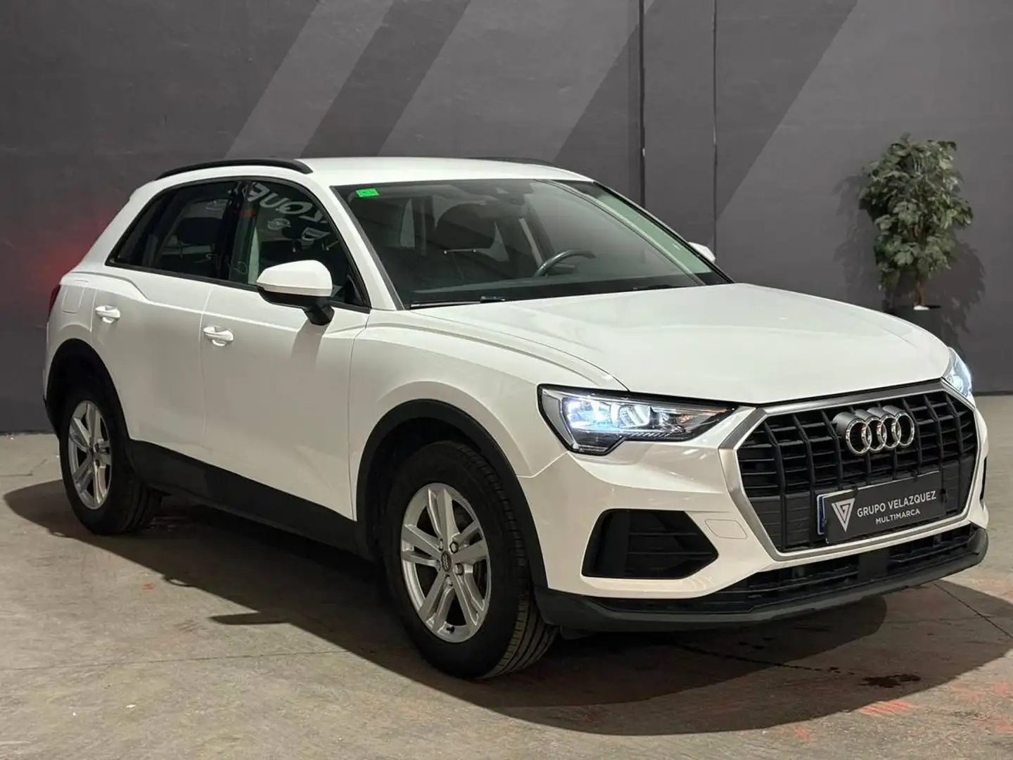 Audi Q3 35 TFSI Weiß - 2