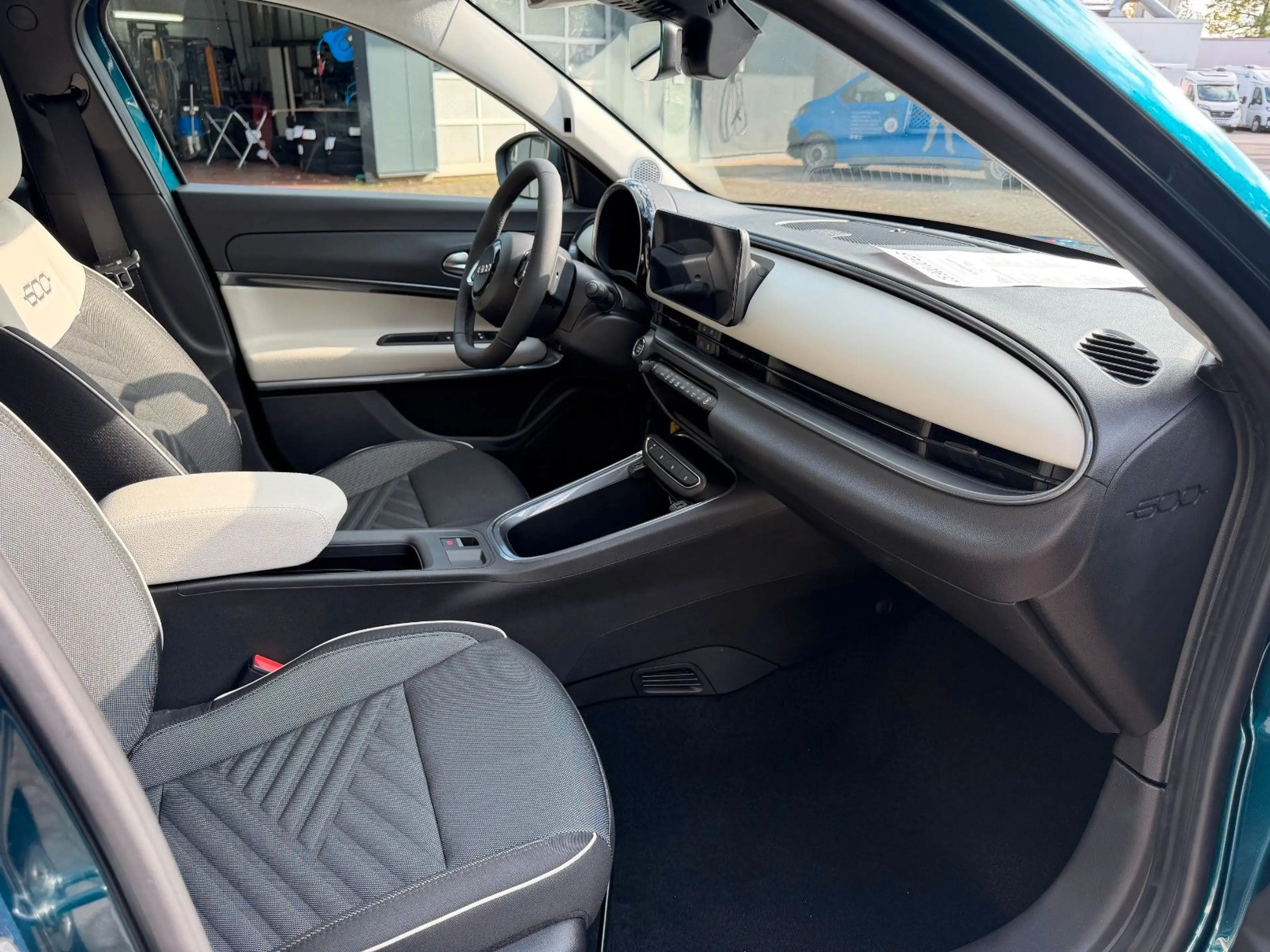 Fiat 600 1.2 Hybrid T3 81 kW eDCT LA PRIMA — photo 15