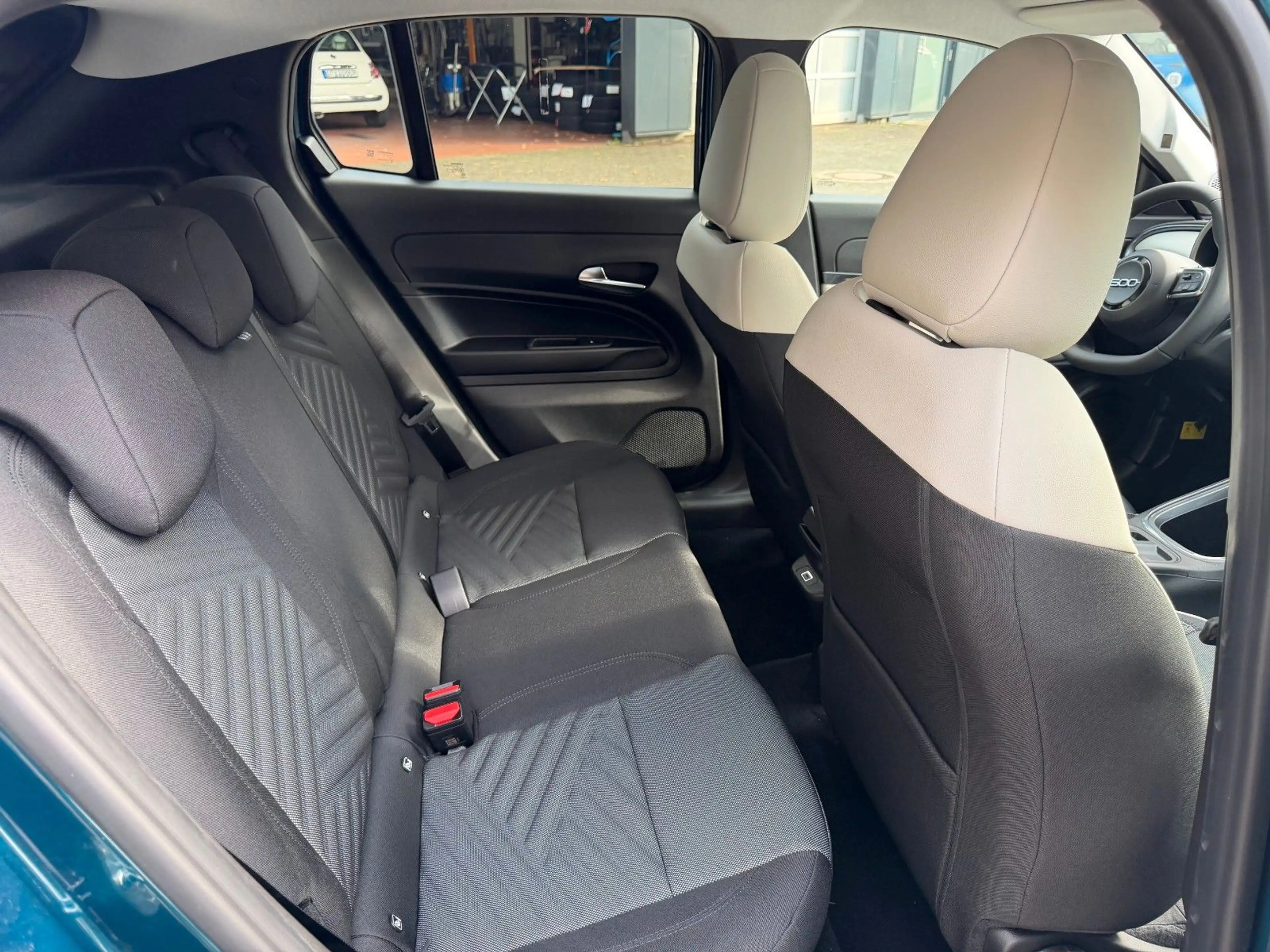 Fiat 600 1.2 Hybrid T3 81 kW eDCT LA PRIMA — photo 14