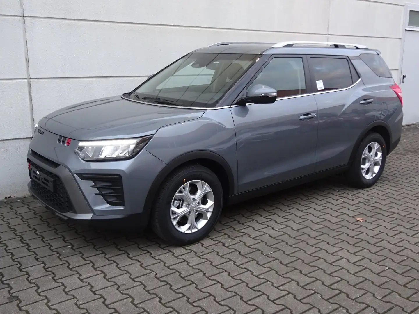 SsangYong Tivoli Grand 1,5 T-GDI 2WD AT  Quartz Nav RKam CarPlay MY Grau - 2