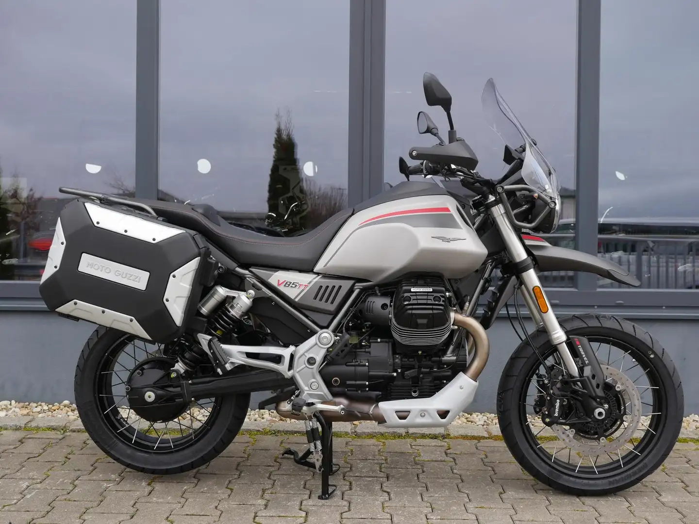 Moto Guzzi V 85 TT Travel - Grau Grigna - Sonderpreis - 1