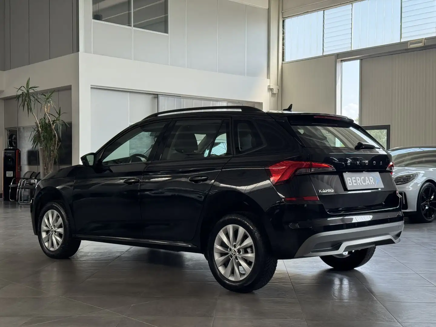 Skoda Kamiq 1.0 G-Tec Ambition Negro - 2