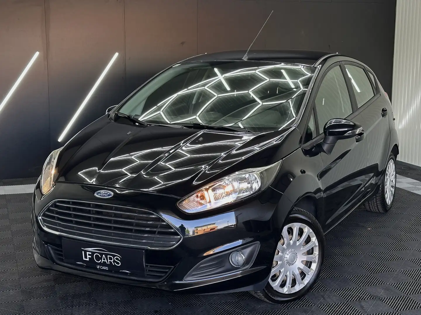 Ford Fiesta Schwarz - 1