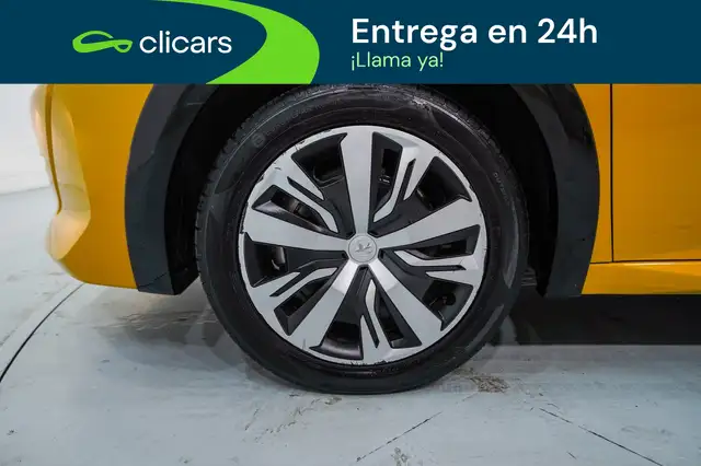 Peugeot 208 view 11