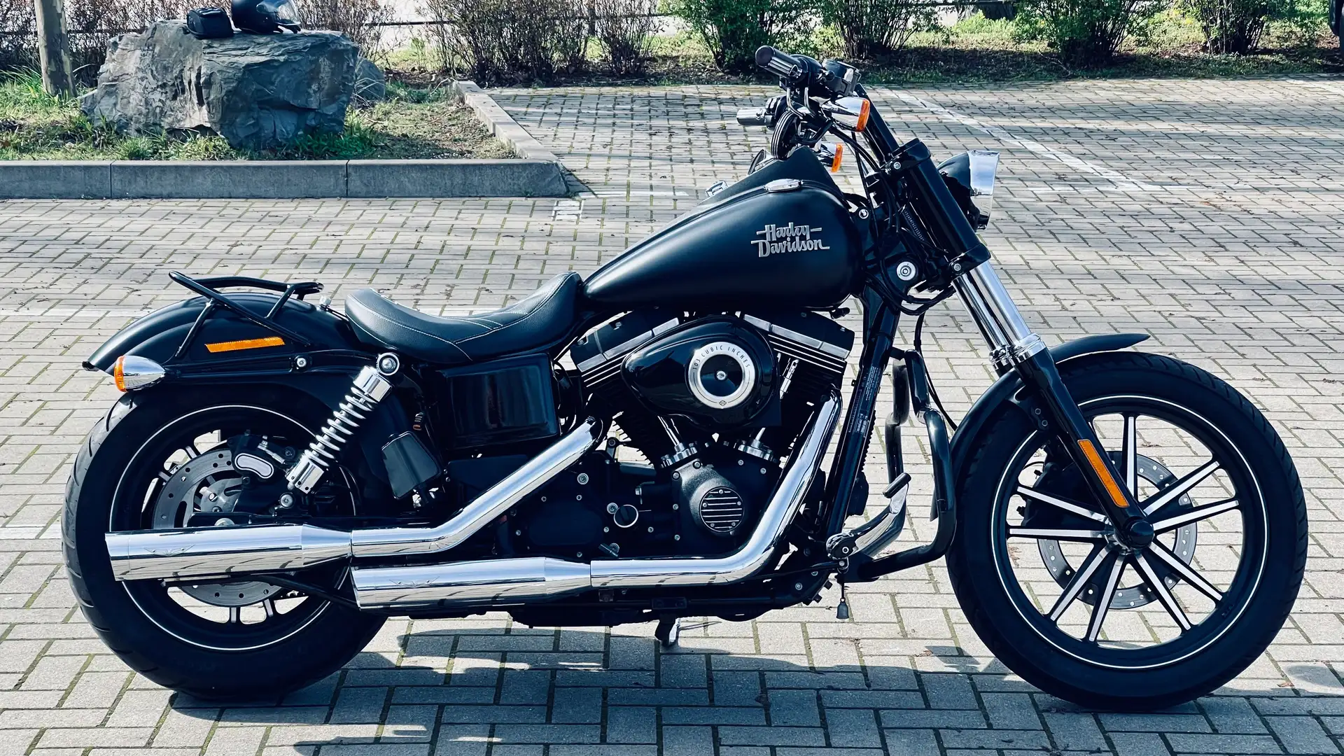 Harley-Davidson Dyna Street Bob Special (FXDBC) Schwarz - 1