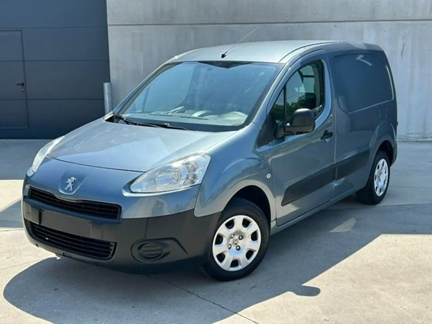 Peugeot Partner 1.6 HDi 1er prop Très propre Gris - 1