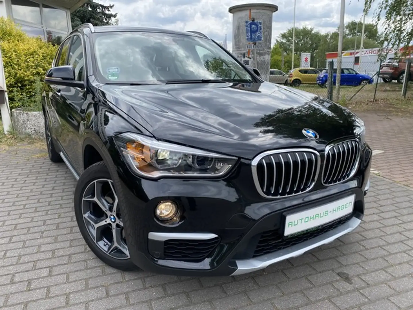 BMW X1 sDrive18i xLine Aut. 1.Hand SH Schwarz - 1