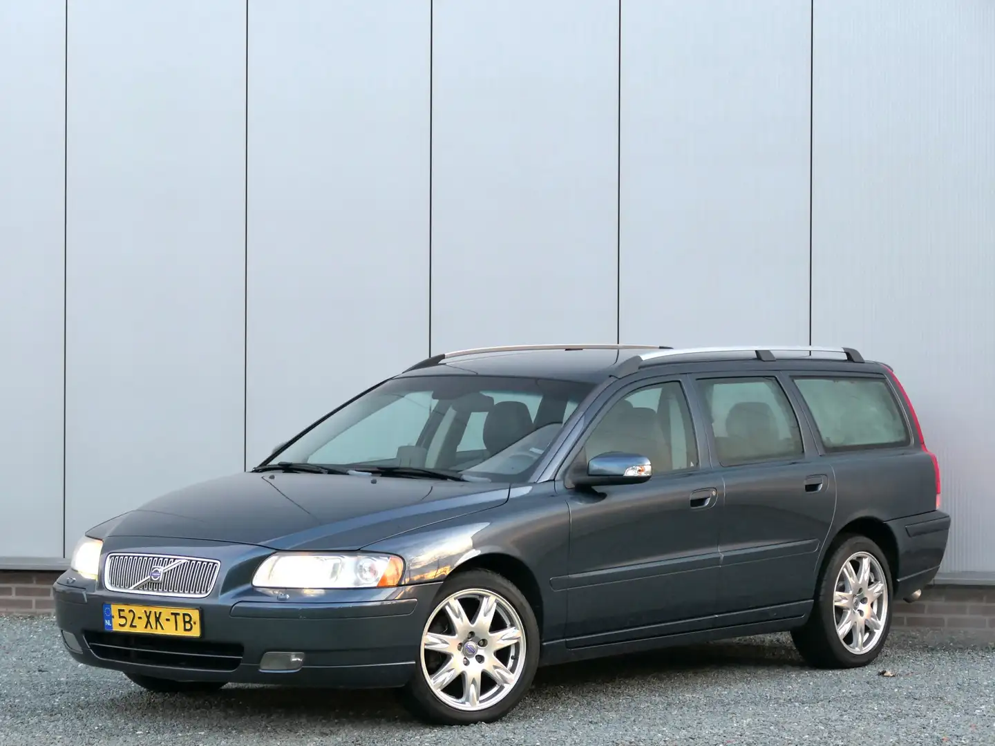 Volvo V70 2.0T AUT Edition Sport Xenon / Leer / Trekhaak / N Azul - 1