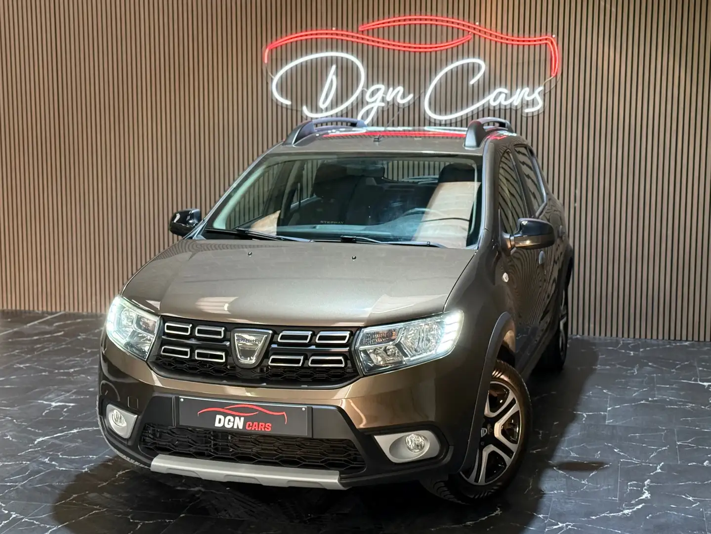 Dacia Sandero Stepway 0.9 TCe Plus (EU6.2) Bruin - 1