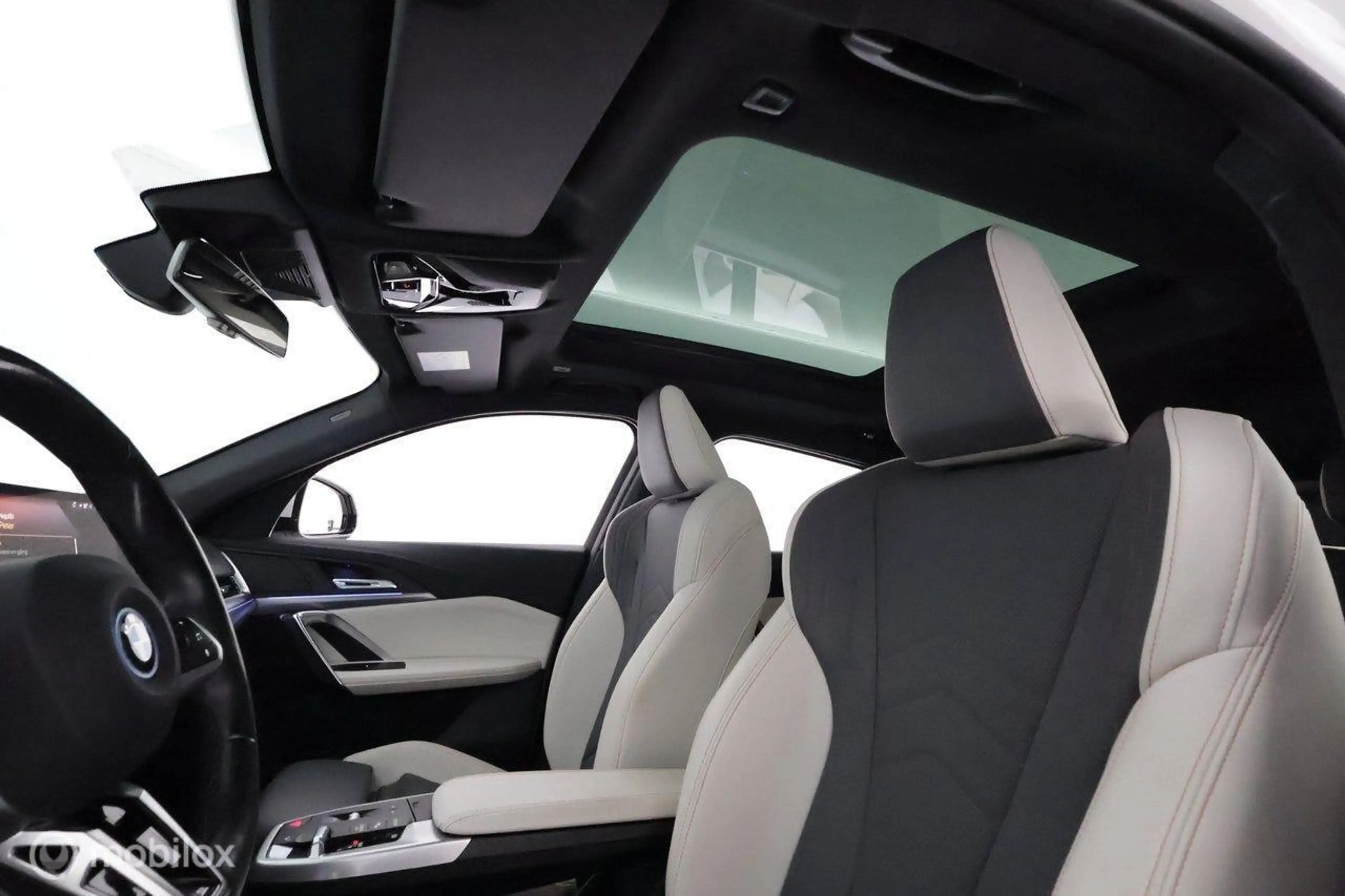 BMW iX2 xDrive30 67 kWh M-Sport, pano, HUD, trekhaak — photo 26