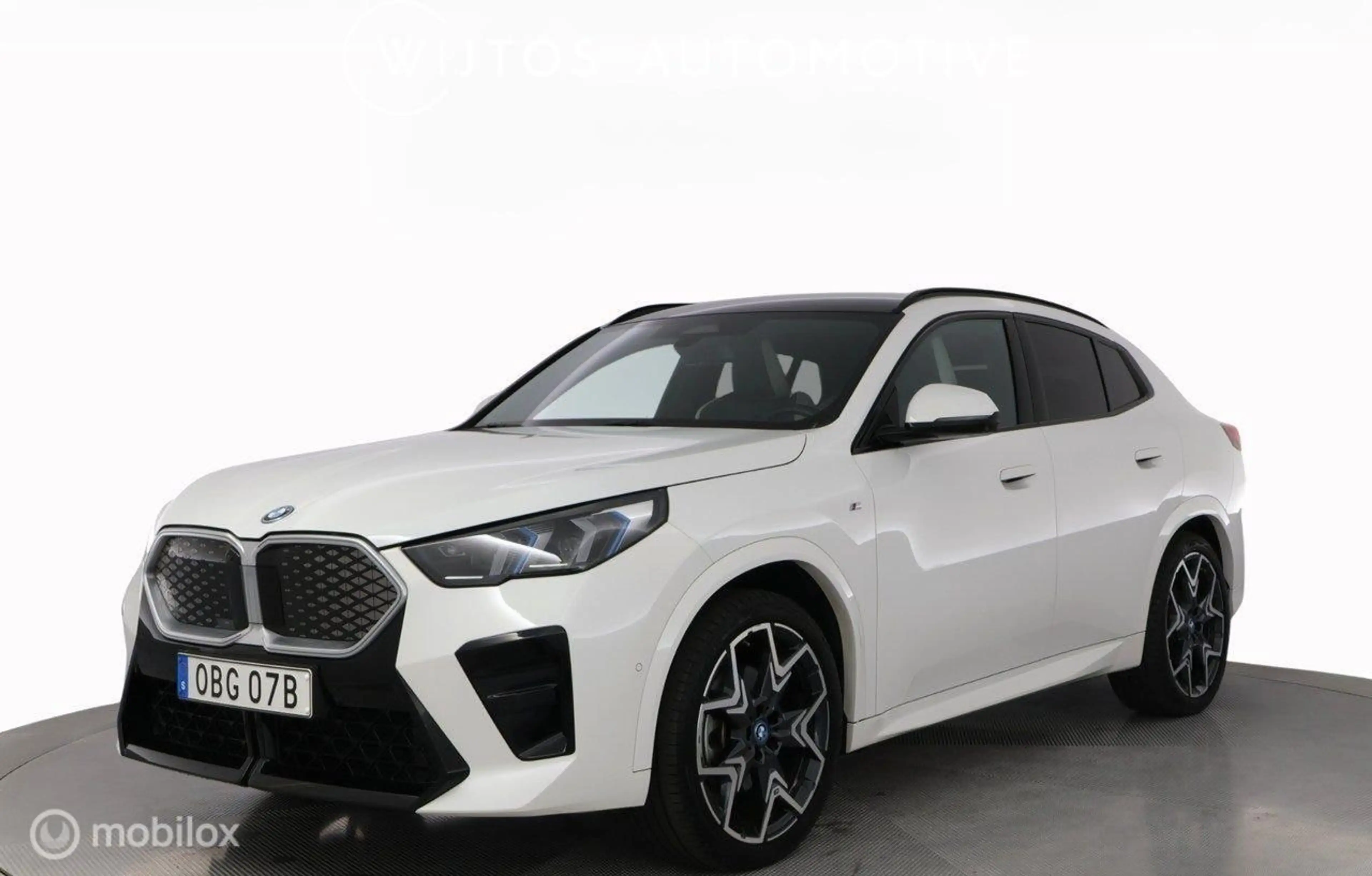 BMW iX2 xDrive30 67 kWh M-Sport, pano, HUD, trekhaak