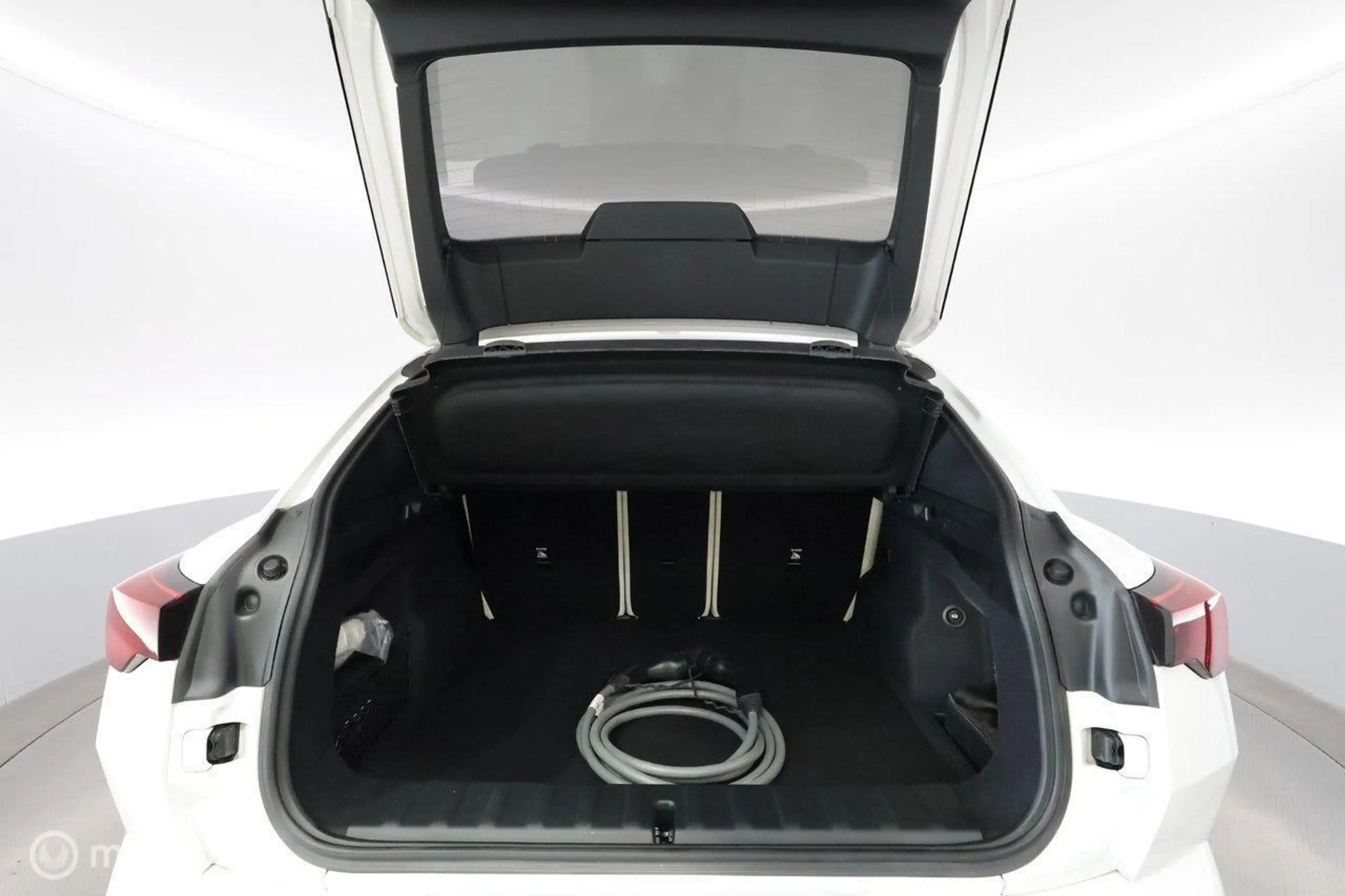 BMW iX2 xDrive30 67 kWh M-Sport, pano, HUD, trekhaak — photo 28
