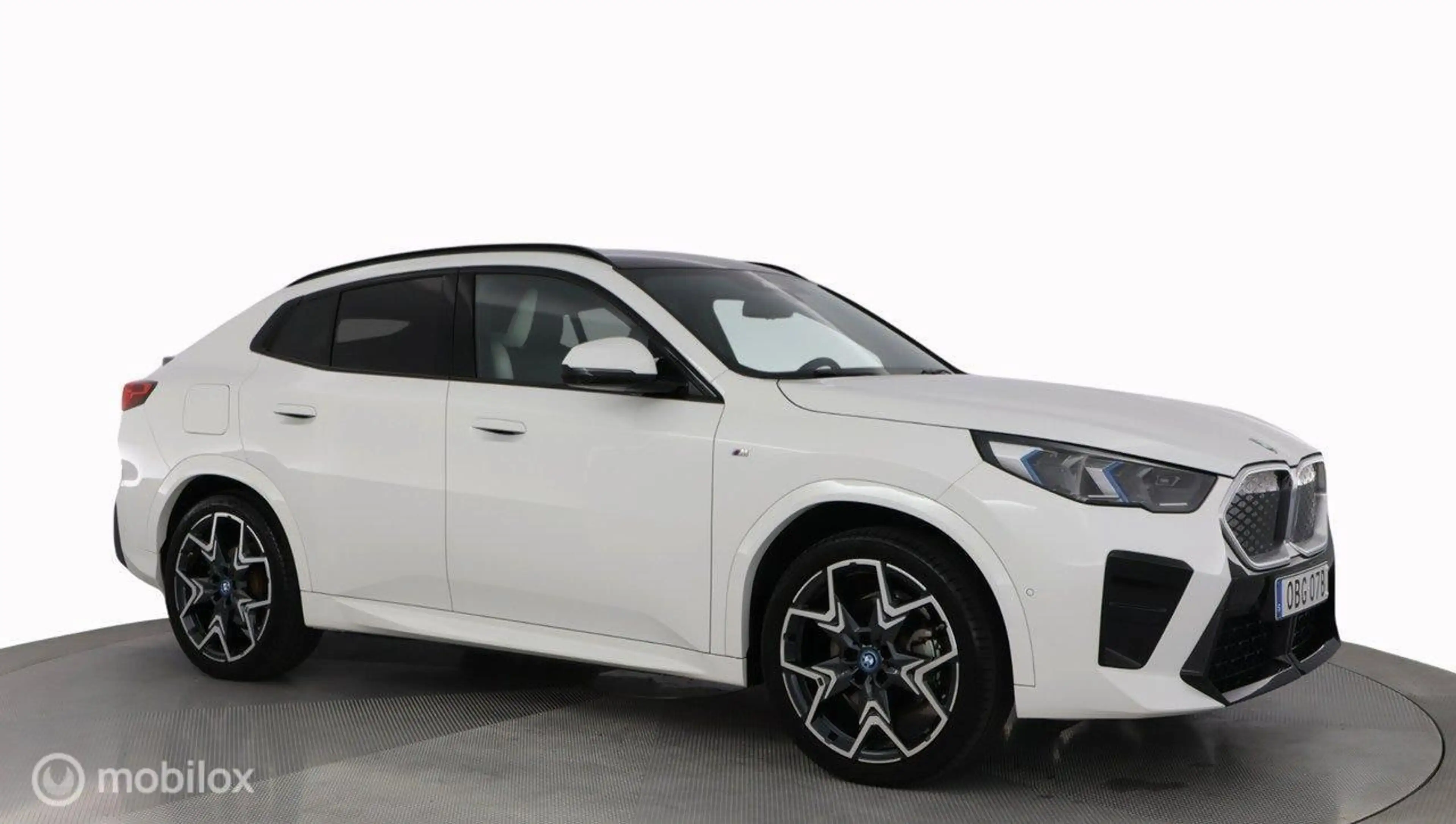 BMW iX2 xDrive30 67 kWh M-Sport, pano, HUD, trekhaak — photo 6