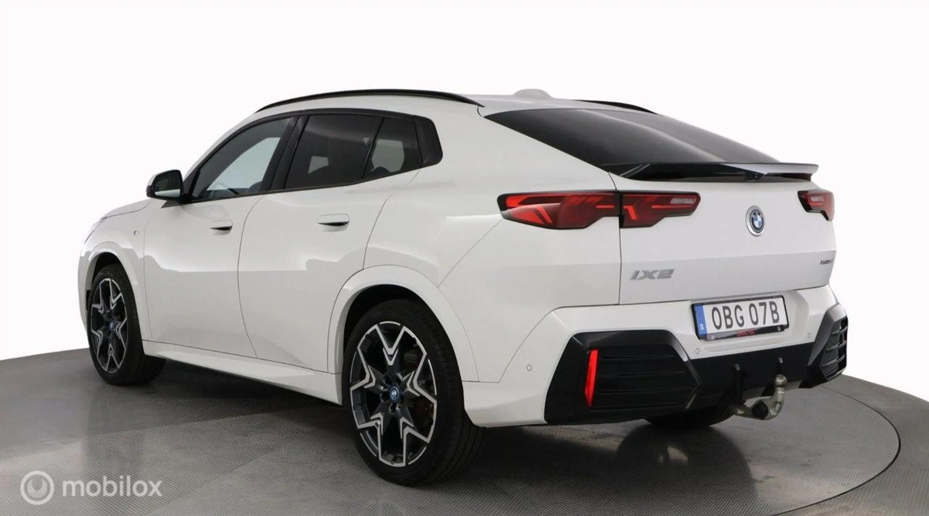 BMW iX2 xDrive30 67 kWh M-Sport, pano, HUD, trekhaak — photo 9